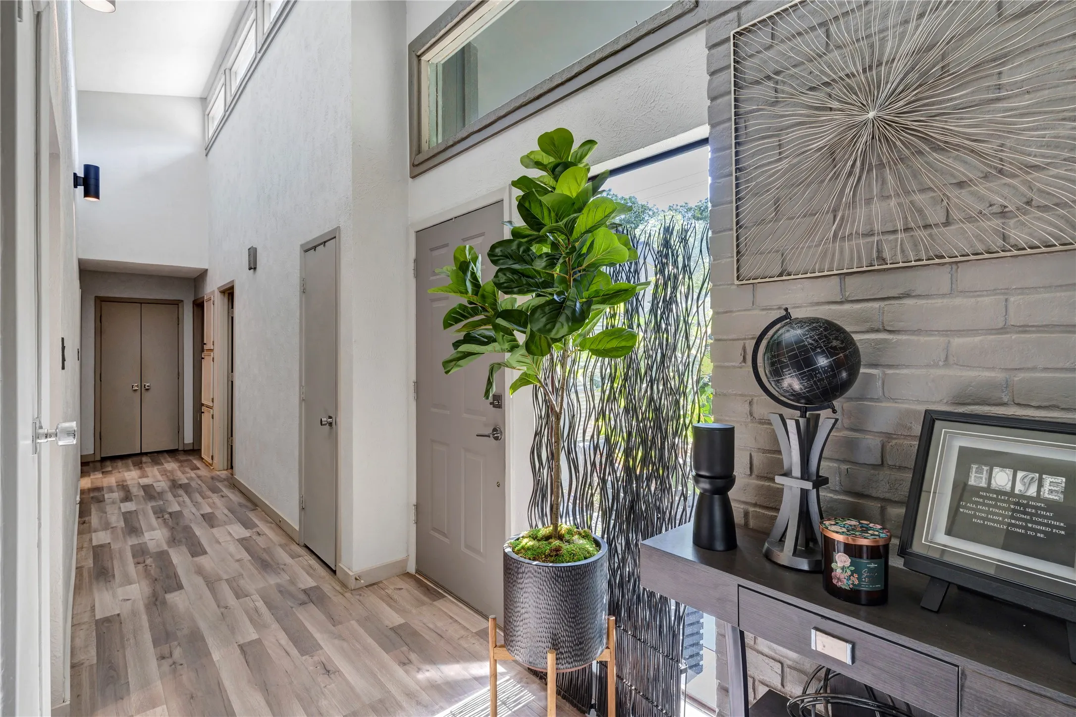Single Family Residence For Sale in Tarrant County , 1648 Tierney Road, Fort Worth, Texas 76112, 3 Bedroom, 2 Bathroom, 2 Garage spaces, 1,772 Sqft, built in 1976, mls#21355297, Real Estate Agent in Fort Worth, Homes For Sale in Tarrant county, Homes For Sale in Fort Worth, Realtor in Fort Worth Texas, Real Estate Brokerage Independent Realty Texas, Luminita Cordes Realtor
