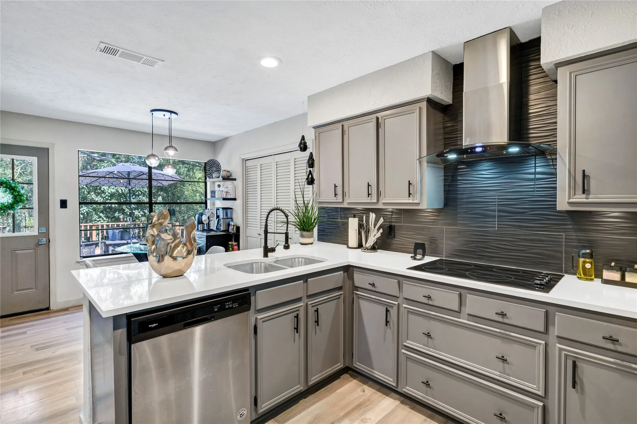Single Family Residence For Sale in Tarrant County , 1648 Tierney Road, Fort Worth, Texas 76112, 3 Bedroom, 2 Bathroom, 2 Garage spaces, 1,772 Sqft, built in 1976, mls#21355297, Real Estate Agent in Fort Worth, Homes For Sale in Tarrant county, Homes For Sale in Fort Worth, Realtor in Fort Worth Texas, Real Estate Brokerage Independent Realty Texas, Luminita Cordes Realtor