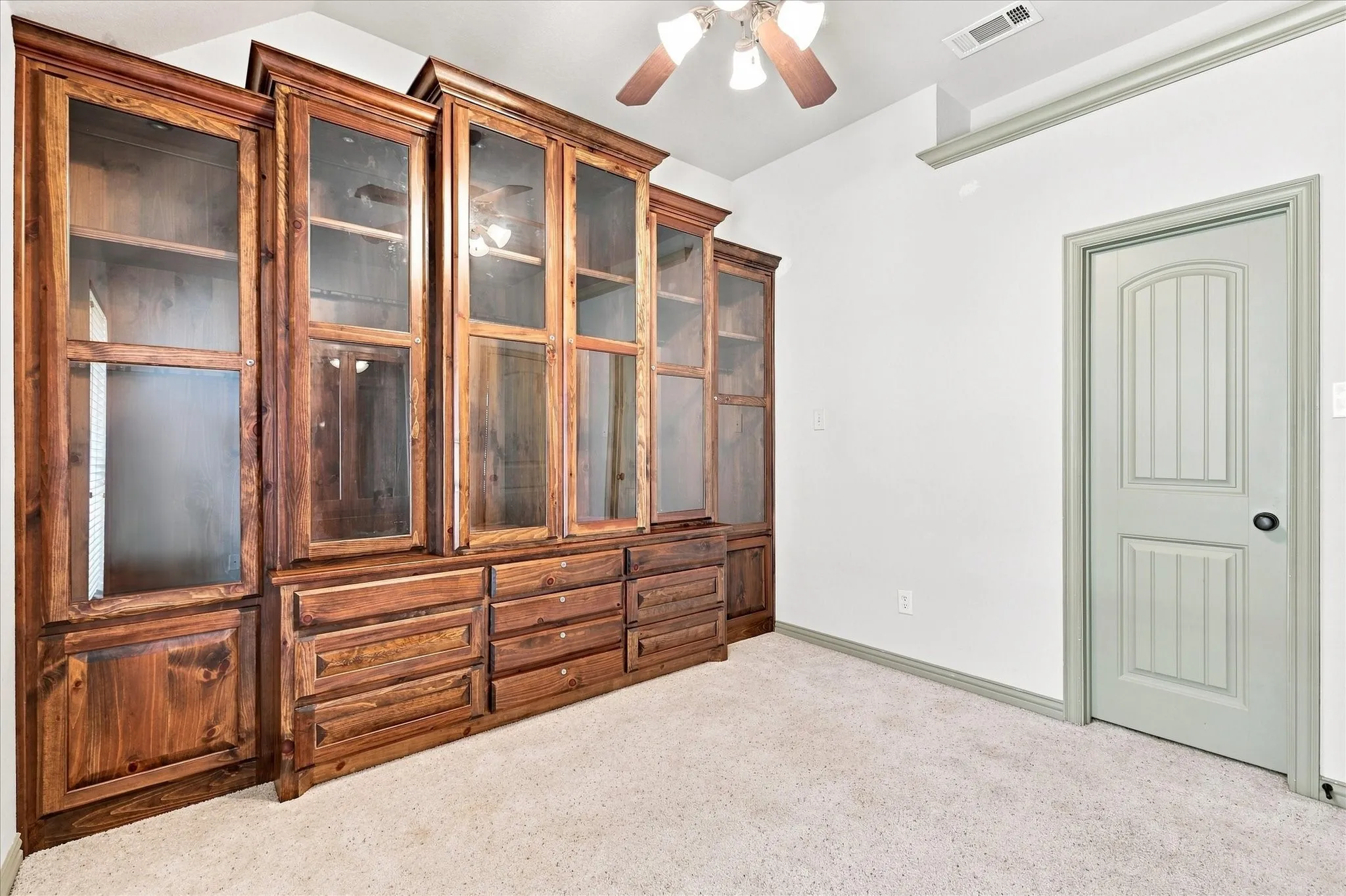 Single Family Residence For Sale in Denton County , 100 Woodland Drive, Krugerville, Texas 76227, 4 Bedroom, 3 Bathroom, 3 Garage spaces, 3,368 Sqft, built in 2005, mls#21357522, Real Estate Agent in Krugerville, Homes For Sale in Denton county, Homes For Sale in Krugerville, Realtor in Krugerville Texas, Real Estate Brokerage Independent Realty Texas, Luminita Cordes Realtor