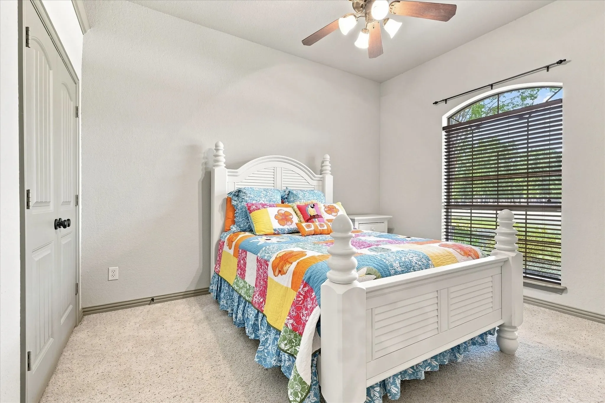 Single Family Residence For Sale in Denton County , 100 Woodland Drive, Krugerville, Texas 76227, 4 Bedroom, 3 Bathroom, 3 Garage spaces, 3,368 Sqft, built in 2005, mls#21357522, Real Estate Agent in Krugerville, Homes For Sale in Denton county, Homes For Sale in Krugerville, Realtor in Krugerville Texas, Real Estate Brokerage Independent Realty Texas, Luminita Cordes Realtor