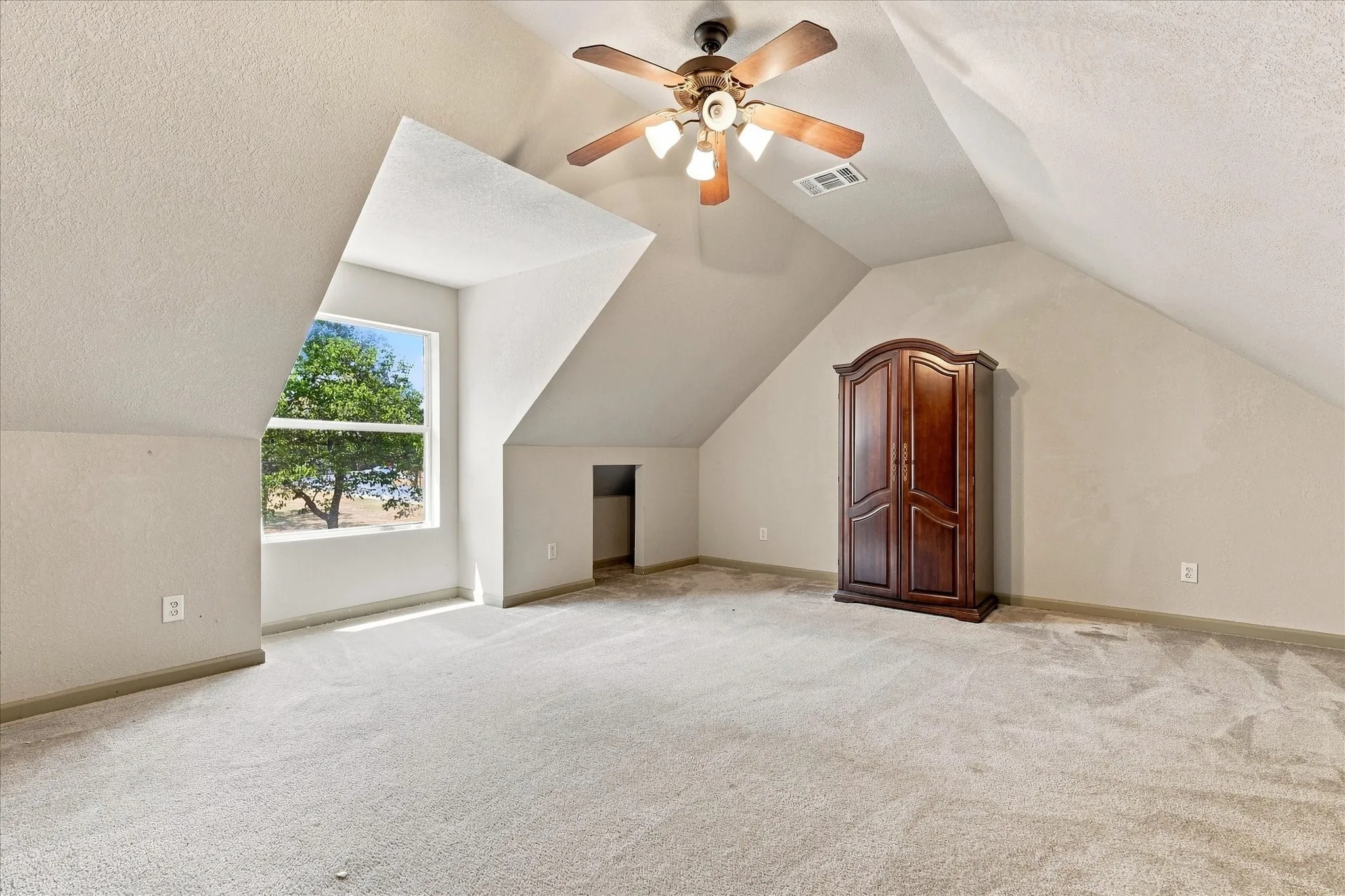 Single Family Residence For Sale in Denton County , 100 Woodland Drive, Krugerville, Texas 76227, 4 Bedroom, 3 Bathroom, 3 Garage spaces, 3,368 Sqft, built in 2005, mls#21357522, Real Estate Agent in Krugerville, Homes For Sale in Denton county, Homes For Sale in Krugerville, Realtor in Krugerville Texas, Real Estate Brokerage Independent Realty Texas, Luminita Cordes Realtor