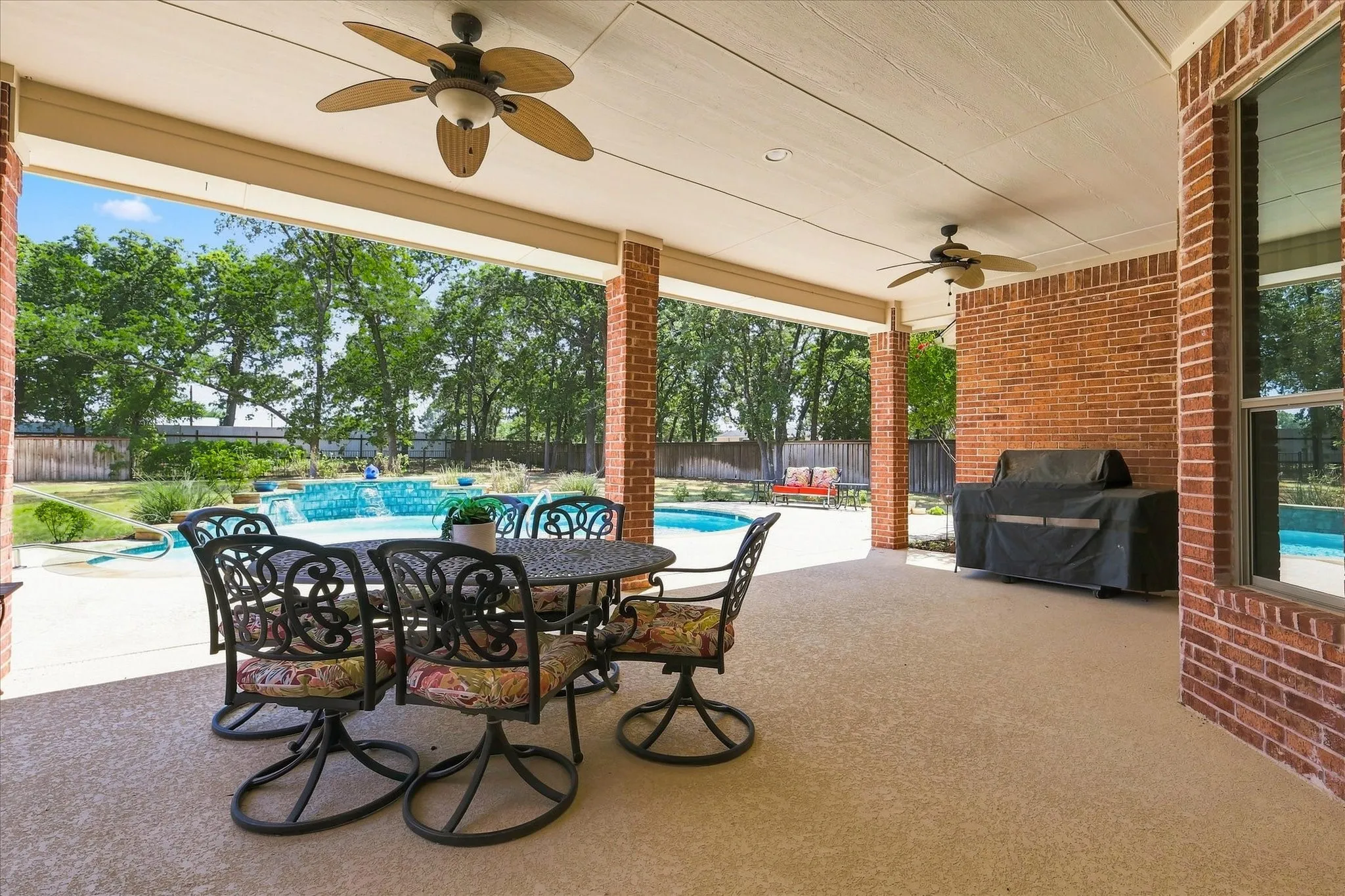 Single Family Residence For Sale in Denton County , 100 Woodland Drive, Krugerville, Texas 76227, 4 Bedroom, 3 Bathroom, 3 Garage spaces, 3,368 Sqft, built in 2005, mls#21357522, Real Estate Agent in Krugerville, Homes For Sale in Denton county, Homes For Sale in Krugerville, Realtor in Krugerville Texas, Real Estate Brokerage Independent Realty Texas, Luminita Cordes Realtor