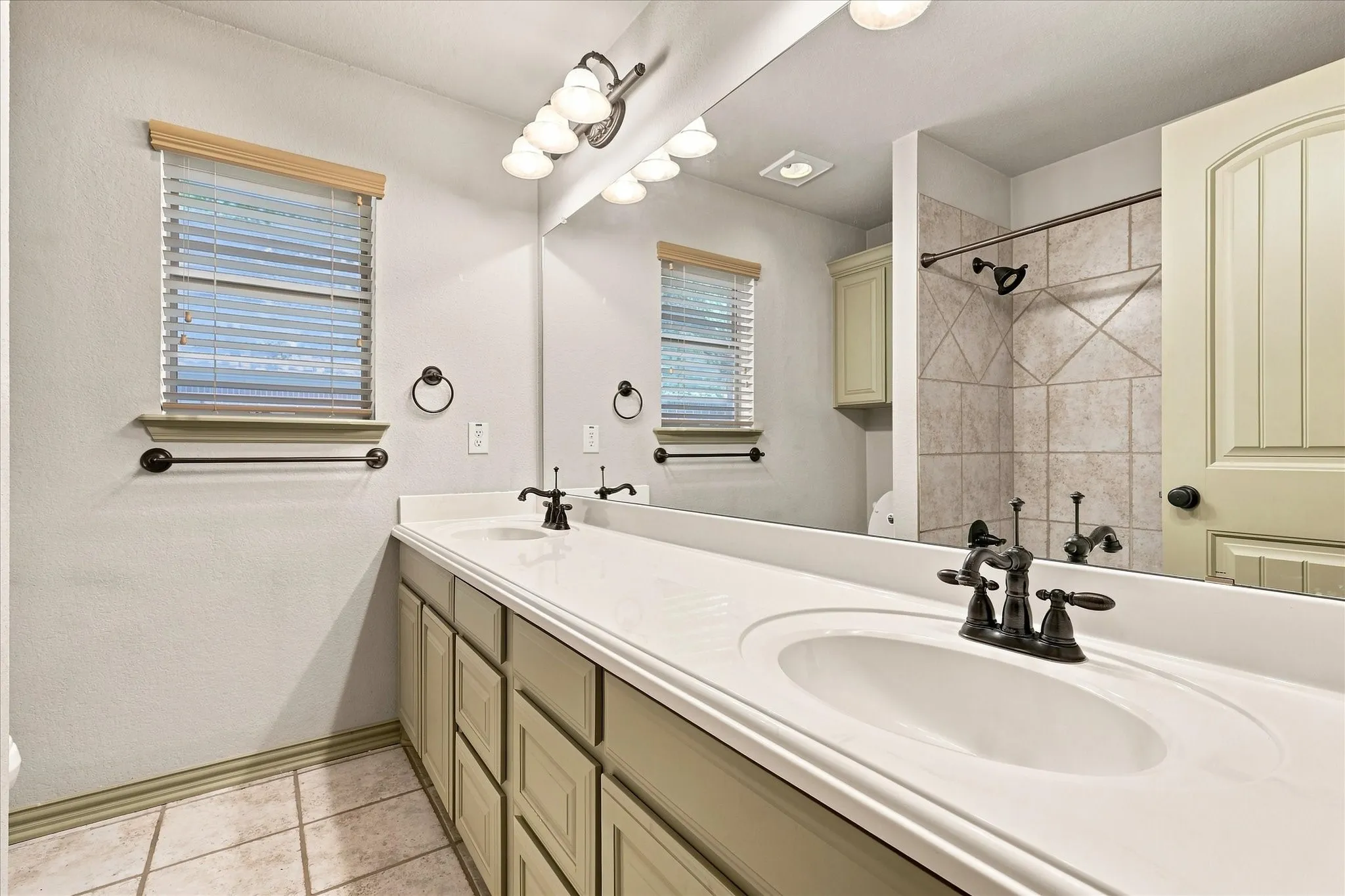 Single Family Residence For Sale in Denton County , 100 Woodland Drive, Krugerville, Texas 76227, 4 Bedroom, 3 Bathroom, 3 Garage spaces, 3,368 Sqft, built in 2005, mls#21357522, Real Estate Agent in Krugerville, Homes For Sale in Denton county, Homes For Sale in Krugerville, Realtor in Krugerville Texas, Real Estate Brokerage Independent Realty Texas, Luminita Cordes Realtor
