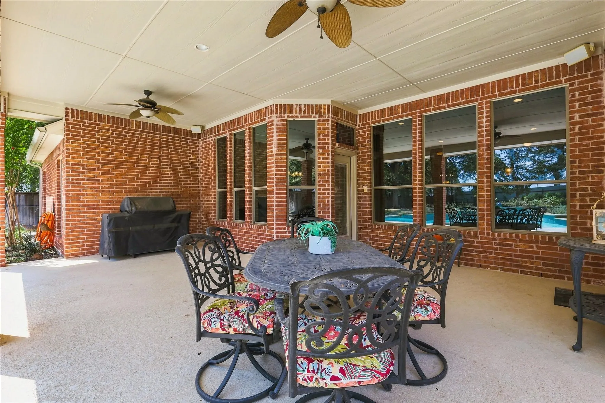 Single Family Residence For Sale in Denton County , 100 Woodland Drive, Krugerville, Texas 76227, 4 Bedroom, 3 Bathroom, 3 Garage spaces, 3,368 Sqft, built in 2005, mls#21357522, Real Estate Agent in Krugerville, Homes For Sale in Denton county, Homes For Sale in Krugerville, Realtor in Krugerville Texas, Real Estate Brokerage Independent Realty Texas, Luminita Cordes Realtor