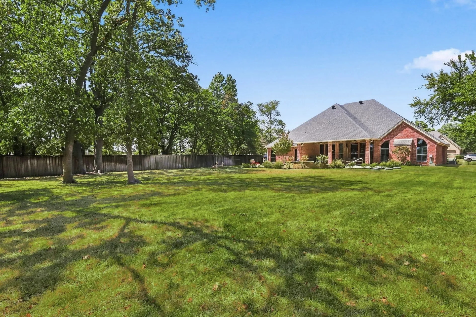 Single Family Residence For Sale in Denton County , 100 Woodland Drive, Krugerville, Texas 76227, 4 Bedroom, 3 Bathroom, 3 Garage spaces, 3,368 Sqft, built in 2005, mls#21357522, Real Estate Agent in Krugerville, Homes For Sale in Denton county, Homes For Sale in Krugerville, Realtor in Krugerville Texas, Real Estate Brokerage Independent Realty Texas, Luminita Cordes Realtor