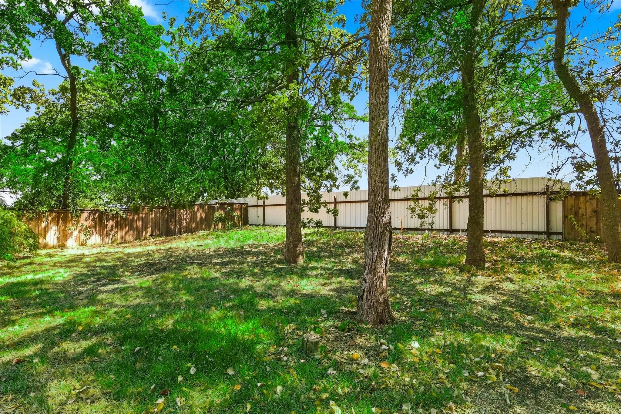 Single Family Residence For Sale in Denton County , 100 Woodland Drive, Krugerville, Texas 76227, 4 Bedroom, 3 Bathroom, 3 Garage spaces, 3,368 Sqft, built in 2005, mls#21357522, Real Estate Agent in Krugerville, Homes For Sale in Denton county, Homes For Sale in Krugerville, Realtor in Krugerville Texas, Real Estate Brokerage Independent Realty Texas, Luminita Cordes Realtor