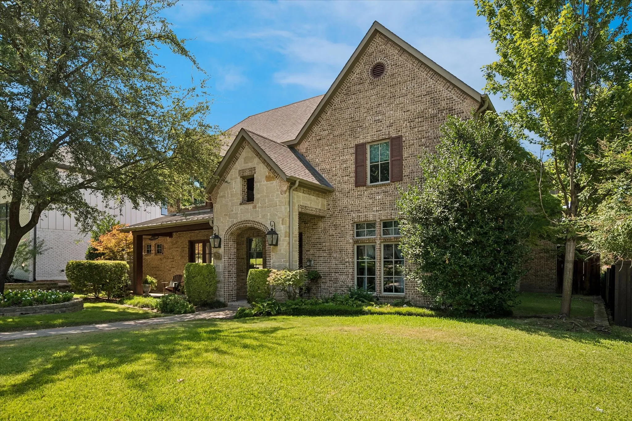 Single Family Residence For Sale in Dallas County , 9434 Dartridge Drive, Dallas, Texas 75238, 5 Bedroom, 5 Bathroom, 2 Garage spaces, 5,039 Sqft, built in 2013, mls#21356418, Real Estate Agent in Dallas, Homes For Sale in Dallas county, Homes For Sale in Dallas, Realtor in Dallas Texas, Real Estate Brokerage Independent Realty Texas, Luminita Cordes Realtor