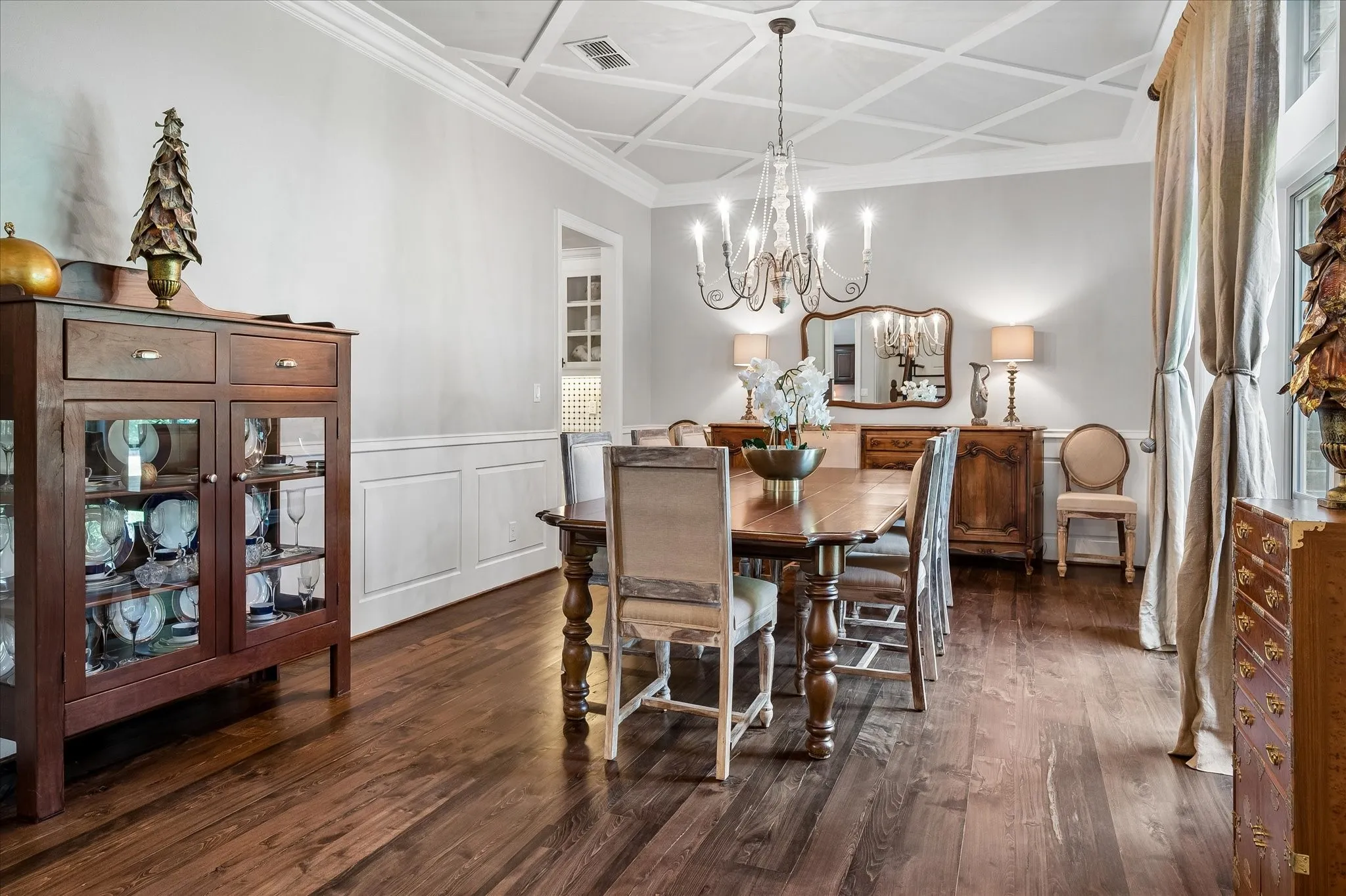Single Family Residence For Sale in Dallas County , 9434 Dartridge Drive, Dallas, Texas 75238, 5 Bedroom, 5 Bathroom, 2 Garage spaces, 5,039 Sqft, built in 2013, mls#21356418, Real Estate Agent in Dallas, Homes For Sale in Dallas county, Homes For Sale in Dallas, Realtor in Dallas Texas, Real Estate Brokerage Independent Realty Texas, Luminita Cordes Realtor