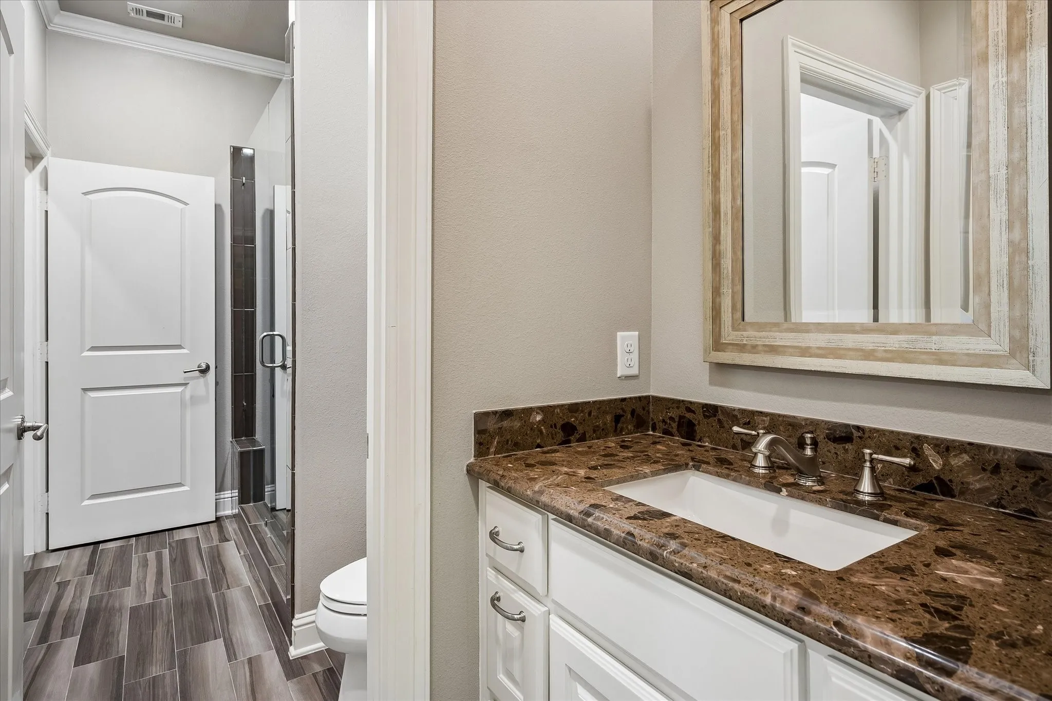 Single Family Residence For Sale in Dallas County , 9434 Dartridge Drive, Dallas, Texas 75238, 5 Bedroom, 5 Bathroom, 2 Garage spaces, 5,039 Sqft, built in 2013, mls#21356418, Real Estate Agent in Dallas, Homes For Sale in Dallas county, Homes For Sale in Dallas, Realtor in Dallas Texas, Real Estate Brokerage Independent Realty Texas, Luminita Cordes Realtor