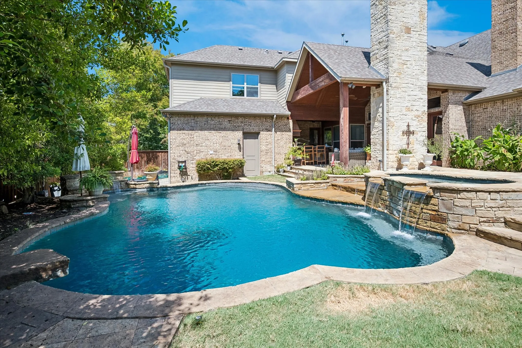 Single Family Residence For Sale in Dallas County , 9434 Dartridge Drive, Dallas, Texas 75238, 5 Bedroom, 5 Bathroom, 2 Garage spaces, 5,039 Sqft, built in 2013, mls#21356418, Real Estate Agent in Dallas, Homes For Sale in Dallas county, Homes For Sale in Dallas, Realtor in Dallas Texas, Real Estate Brokerage Independent Realty Texas, Luminita Cordes Realtor