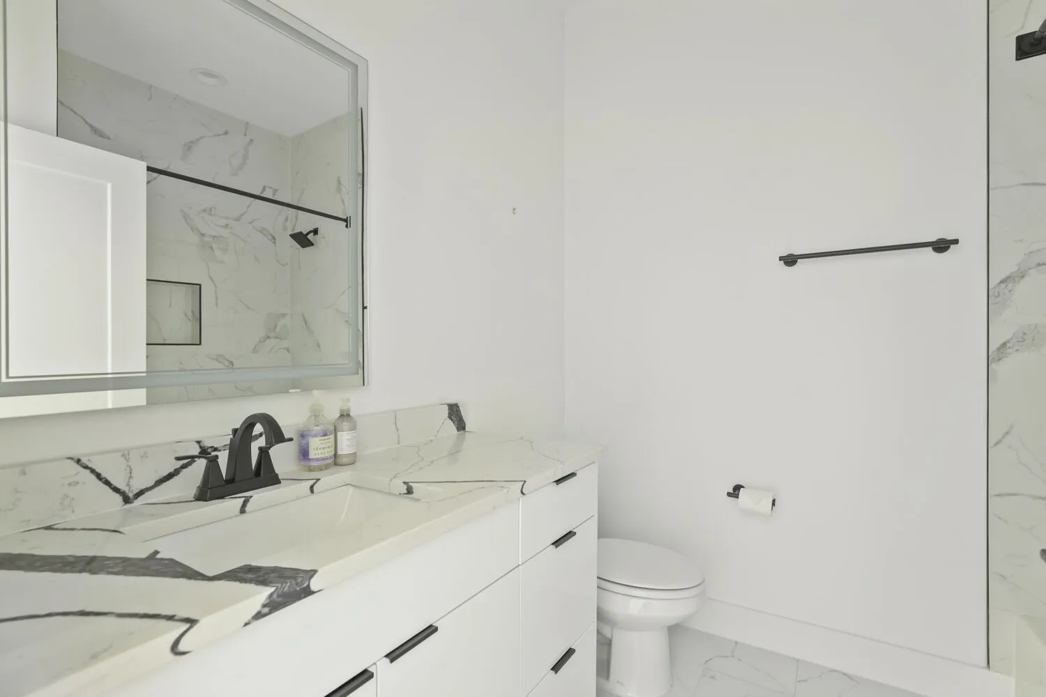 Single Family Residence For Rent in Dallas County , 2614 N Carroll Avenue 101, Dallas, Texas 75204, 3 Bedroom, 3 Bathroom, 3 Garage spaces, 1,530 Sqft, built in 2022, mls#21358966, Real Estate Agent in Dallas, Homes For Rent in Dallas county, Homes For Rent in Dallas, Realtor in Dallas Texas, Real Estate Brokerage Independent Realty Texas, Luminita Cordes Realtor