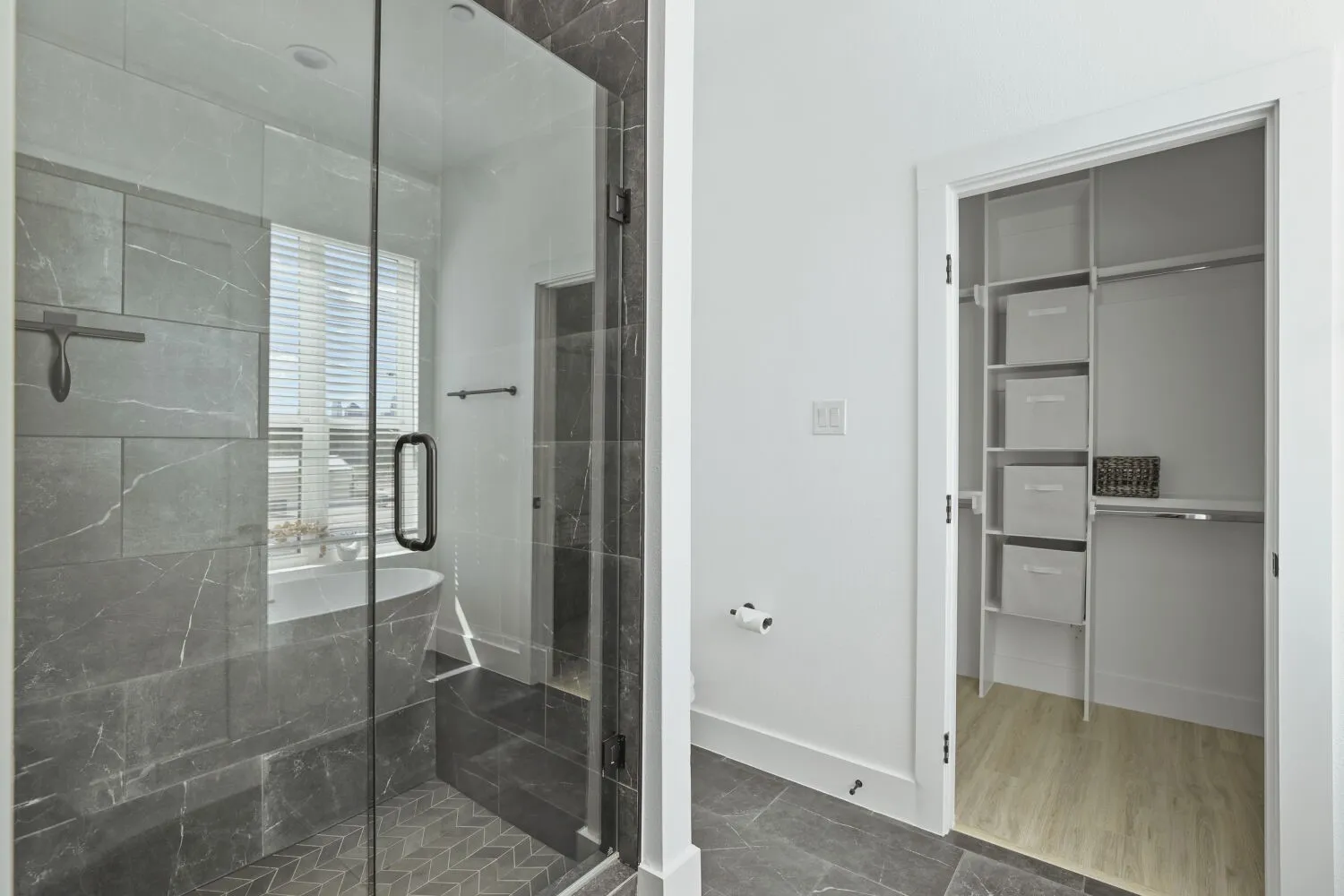 Single Family Residence For Rent in Dallas County , 2614 N Carroll Avenue 101, Dallas, Texas 75204, 3 Bedroom, 3 Bathroom, 3 Garage spaces, 1,530 Sqft, built in 2022, mls#21358966, Real Estate Agent in Dallas, Homes For Rent in Dallas county, Homes For Rent in Dallas, Realtor in Dallas Texas, Real Estate Brokerage Independent Realty Texas, Luminita Cordes Realtor