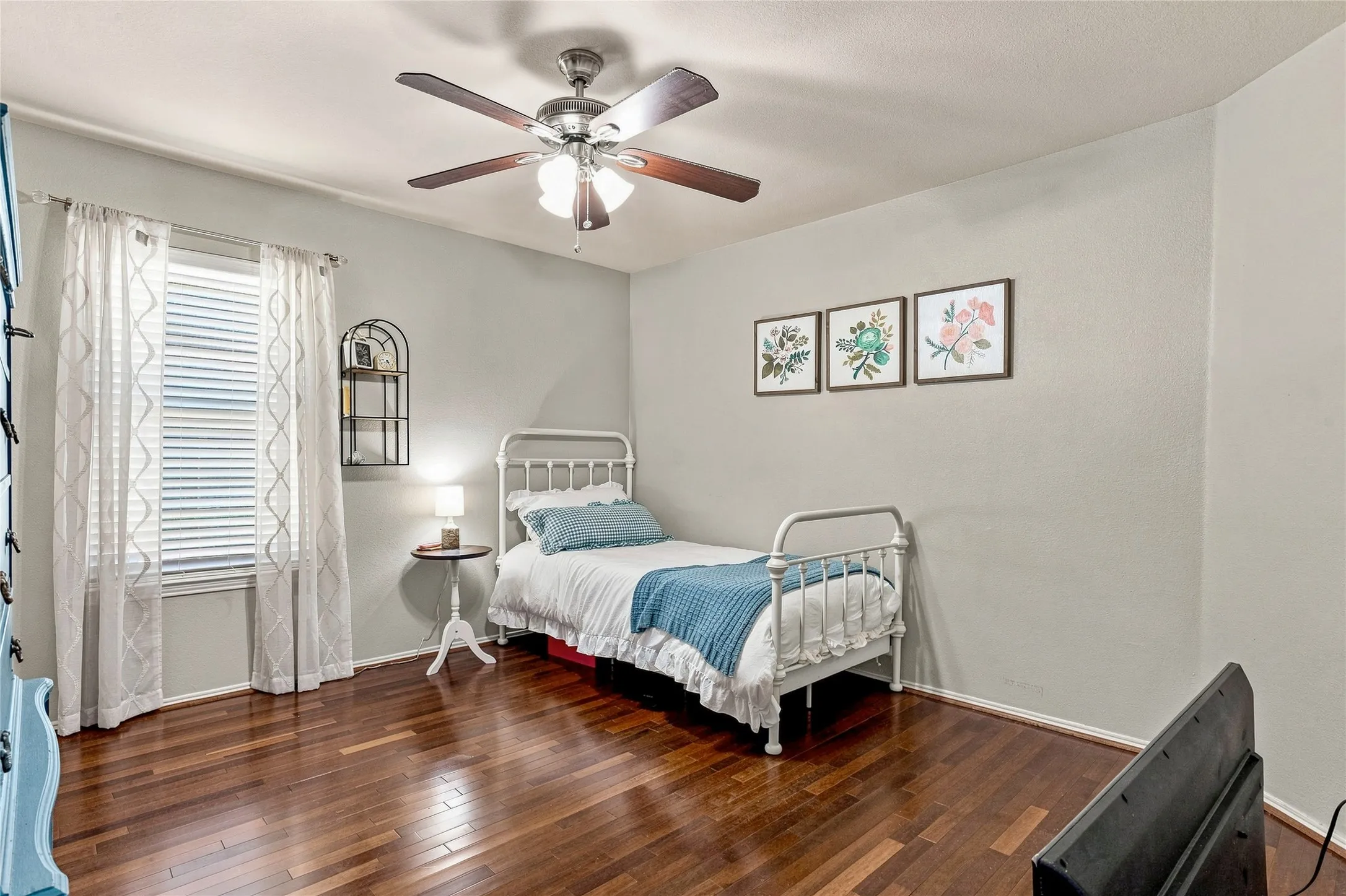 Single Family Residence For Sale in Rockwall County , 546 Laurel Lane, Fate, Texas 75087, 3 Bedroom, 2 Bathroom, 2 Garage spaces, 1,869 Sqft, built in 2007, mls#21358914, Real Estate Agent in Fate, Homes For Sale in Rockwall county, Homes For Sale in Fate, Realtor in Fate Texas, Real Estate Brokerage Independent Realty Texas, Luminita Cordes Realtor