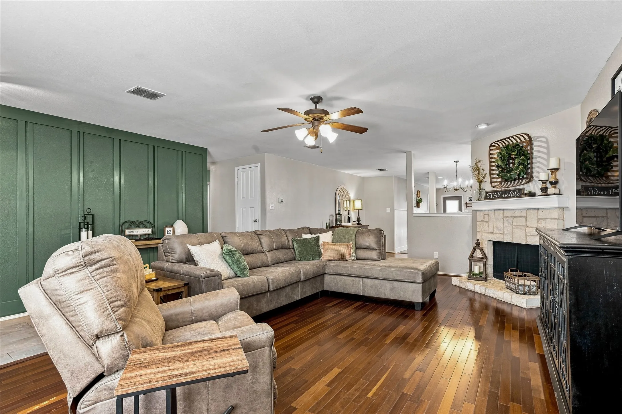 Single Family Residence For Sale in Rockwall County , 546 Laurel Lane, Fate, Texas 75087, 3 Bedroom, 2 Bathroom, 2 Garage spaces, 1,869 Sqft, built in 2007, mls#21358914, Real Estate Agent in Fate, Homes For Sale in Rockwall county, Homes For Sale in Fate, Realtor in Fate Texas, Real Estate Brokerage Independent Realty Texas, Luminita Cordes Realtor