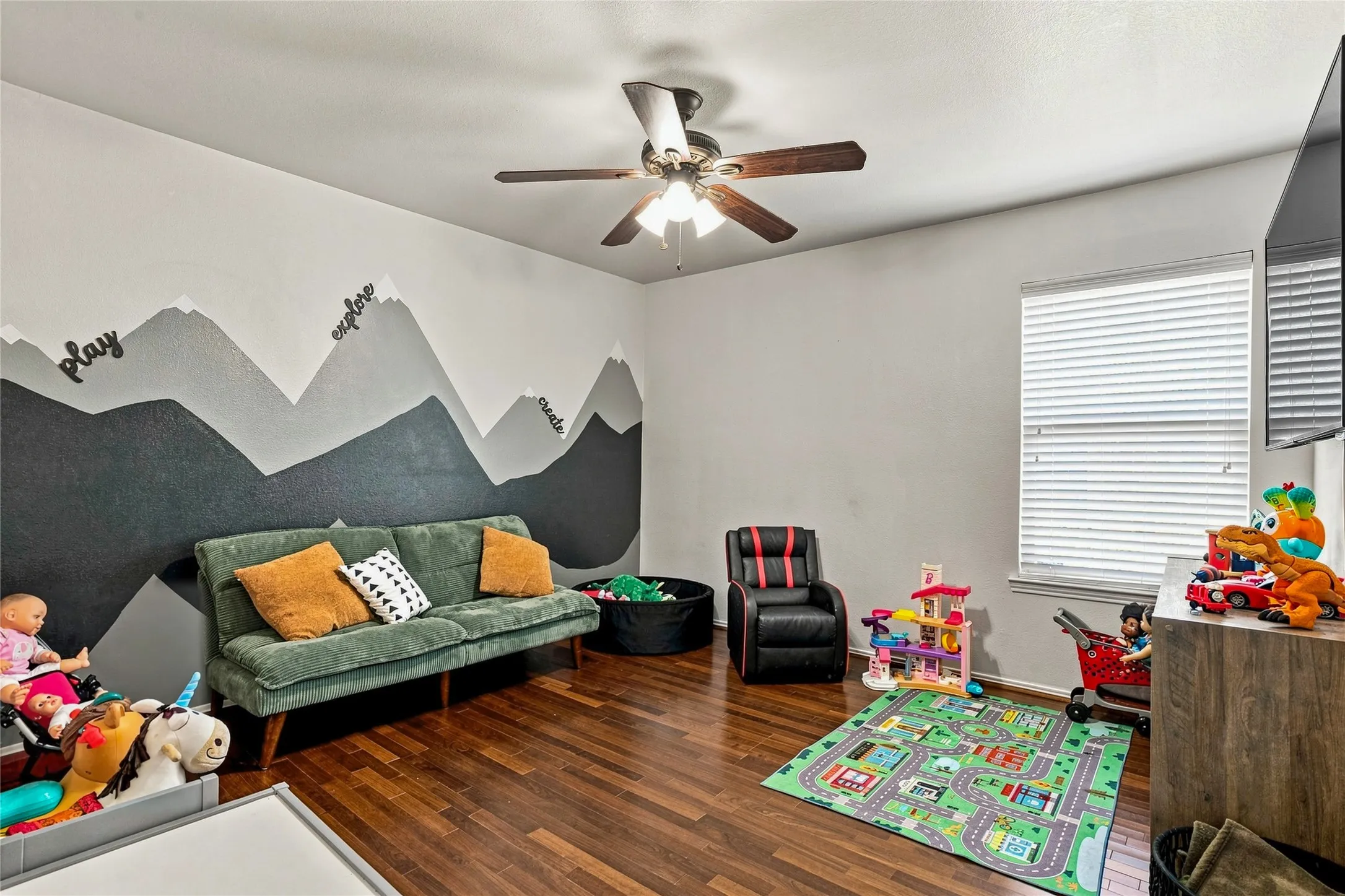 Single Family Residence For Sale in Rockwall County , 546 Laurel Lane, Fate, Texas 75087, 3 Bedroom, 2 Bathroom, 2 Garage spaces, 1,869 Sqft, built in 2007, mls#21358914, Real Estate Agent in Fate, Homes For Sale in Rockwall county, Homes For Sale in Fate, Realtor in Fate Texas, Real Estate Brokerage Independent Realty Texas, Luminita Cordes Realtor