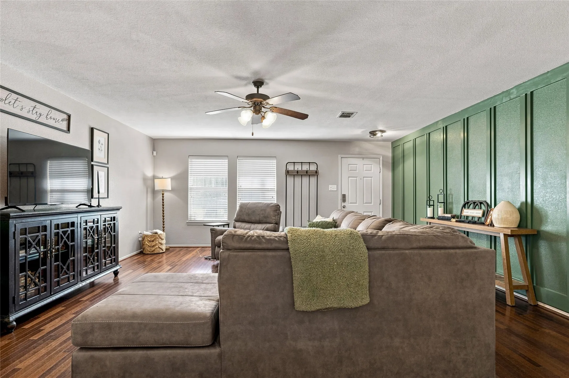 Single Family Residence For Sale in Rockwall County , 546 Laurel Lane, Fate, Texas 75087, 3 Bedroom, 2 Bathroom, 2 Garage spaces, 1,869 Sqft, built in 2007, mls#21358914, Real Estate Agent in Fate, Homes For Sale in Rockwall county, Homes For Sale in Fate, Realtor in Fate Texas, Real Estate Brokerage Independent Realty Texas, Luminita Cordes Realtor