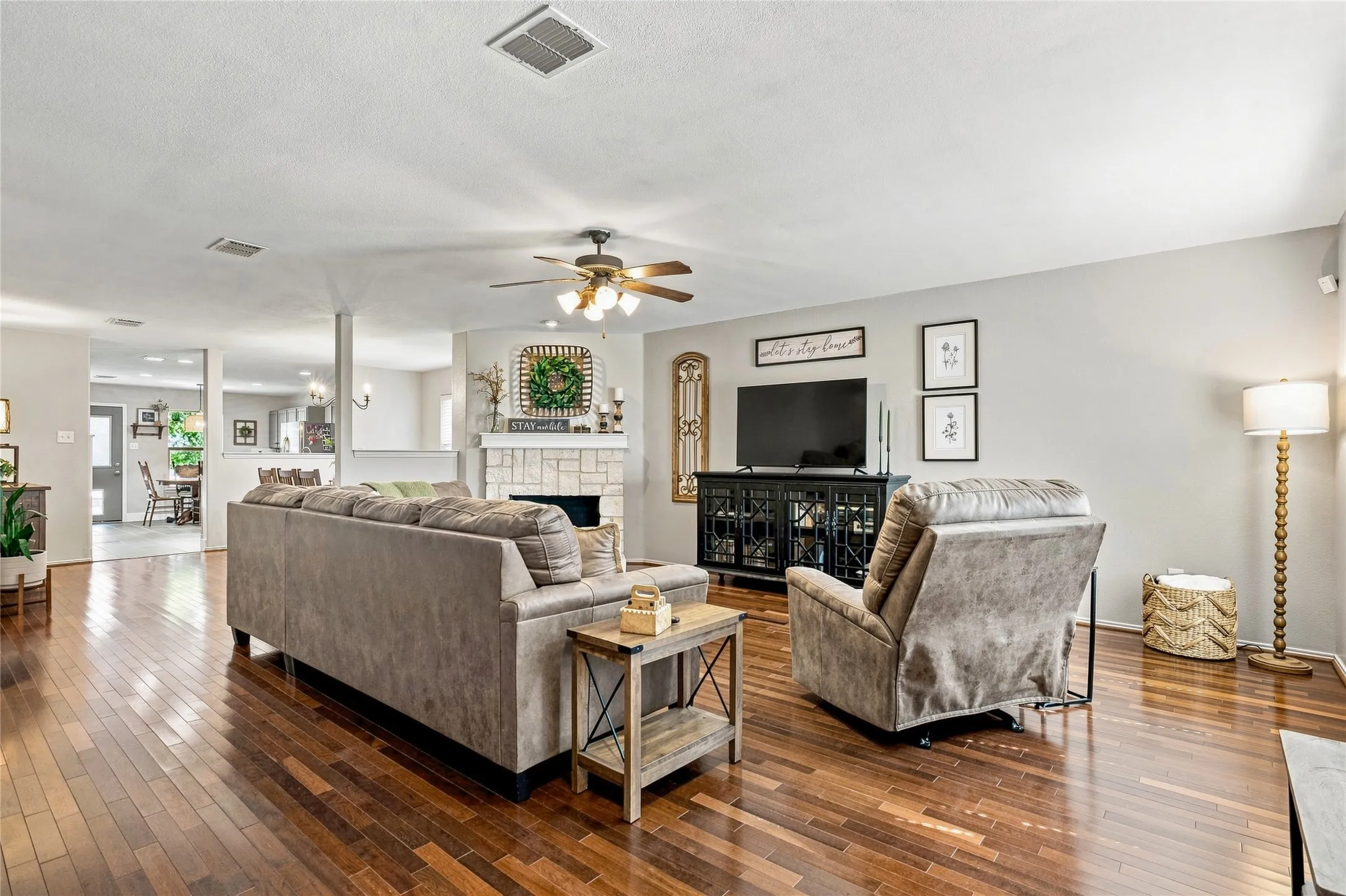 Single Family Residence For Sale in Rockwall County , 546 Laurel Lane, Fate, Texas 75087, 3 Bedroom, 2 Bathroom, 2 Garage spaces, 1,869 Sqft, built in 2007, mls#21358914, Real Estate Agent in Fate, Homes For Sale in Rockwall county, Homes For Sale in Fate, Realtor in Fate Texas, Real Estate Brokerage Independent Realty Texas, Luminita Cordes Realtor