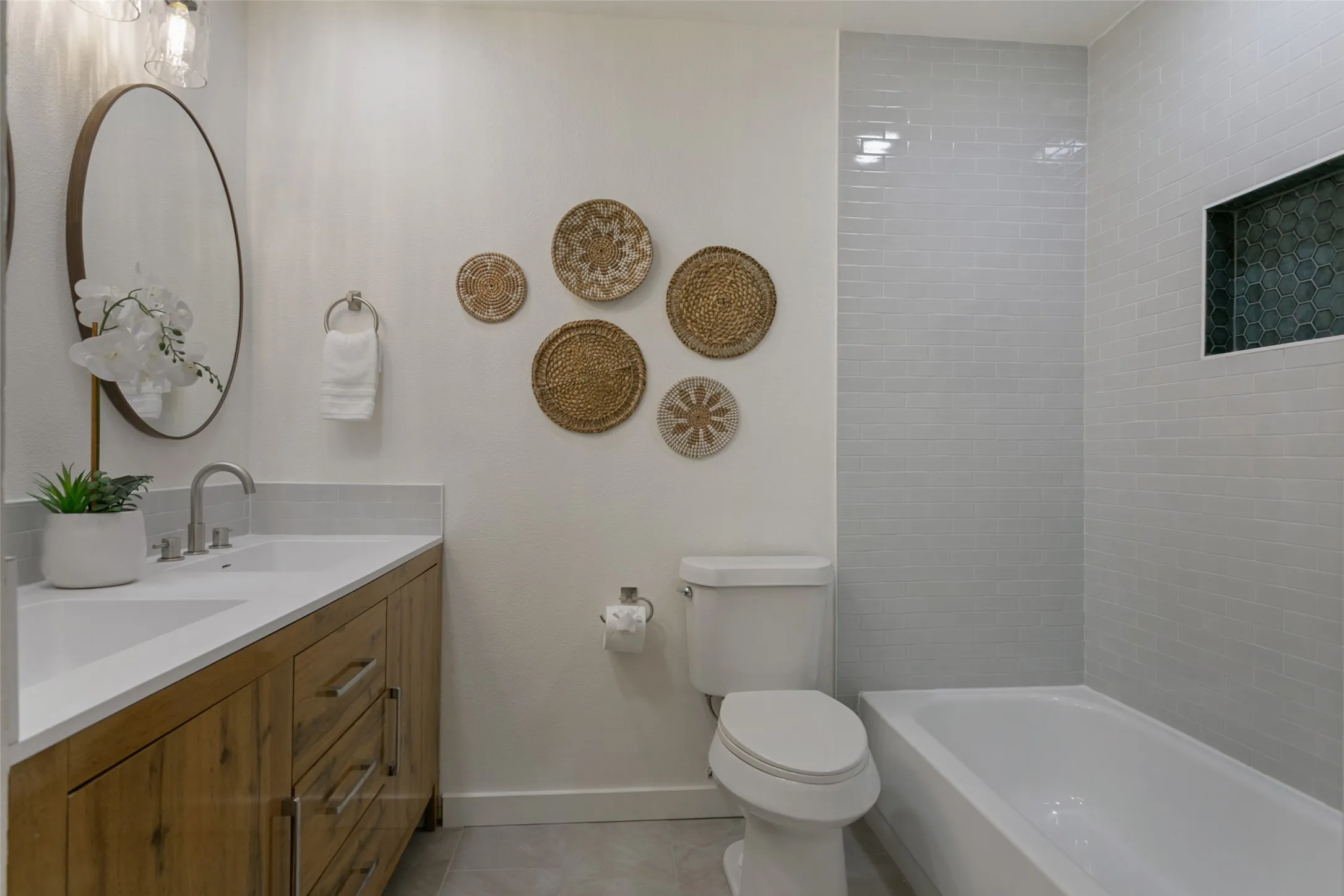 Single Family Residence For Sale in Dallas County , 8031 Moss Meadows Drive, Dallas, Texas 75231, 4 Bedroom, 3 Bathroom, 2 Garage spaces, 1,953 Sqft, built in 1978, mls#21358867, Real Estate Agent in Dallas, Homes For Sale in Dallas county, Homes For Sale in Dallas, Realtor in Dallas Texas, Real Estate Brokerage Independent Realty Texas, Luminita Cordes Realtor
