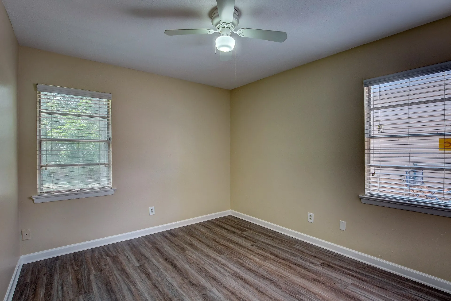 Single Family Residence For Rent in Tarrant County , 820 Collin Drive, Euless, Texas 76039, 3 Bedroom, 1 Bathroom, 1 Garage spaces, 910 Sqft, built in 1958, mls#21293630, Real Estate Agent in Euless, Homes For Rent in Tarrant county, Homes For Rent in Euless, Realtor in Euless Texas, Real Estate Brokerage Independent Realty Texas, Luminita Cordes Realtor