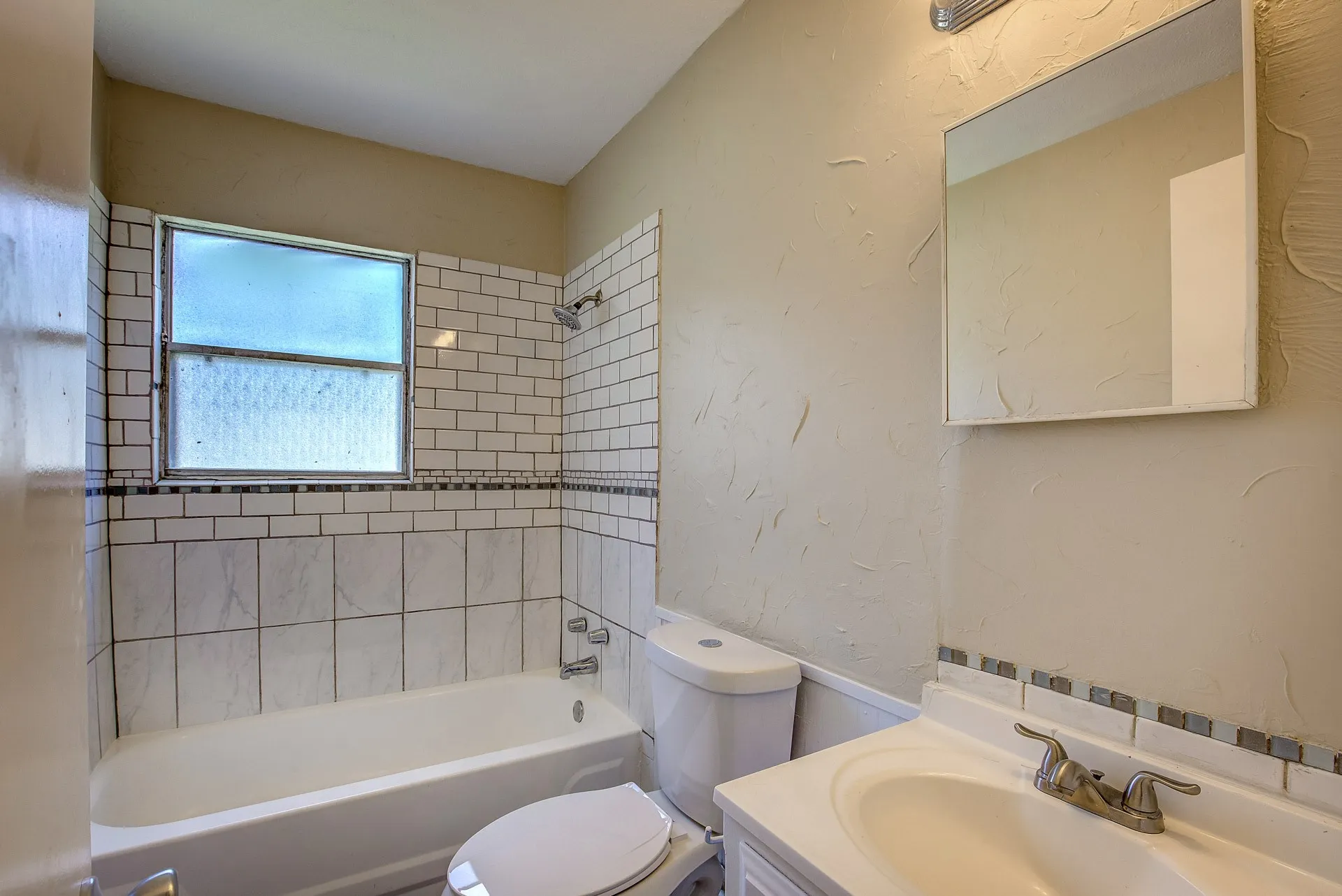 Single Family Residence For Rent in Tarrant County , 820 Collin Drive, Euless, Texas 76039, 3 Bedroom, 1 Bathroom, 1 Garage spaces, 910 Sqft, built in 1958, mls#21293630, Real Estate Agent in Euless, Homes For Rent in Tarrant county, Homes For Rent in Euless, Realtor in Euless Texas, Real Estate Brokerage Independent Realty Texas, Luminita Cordes Realtor