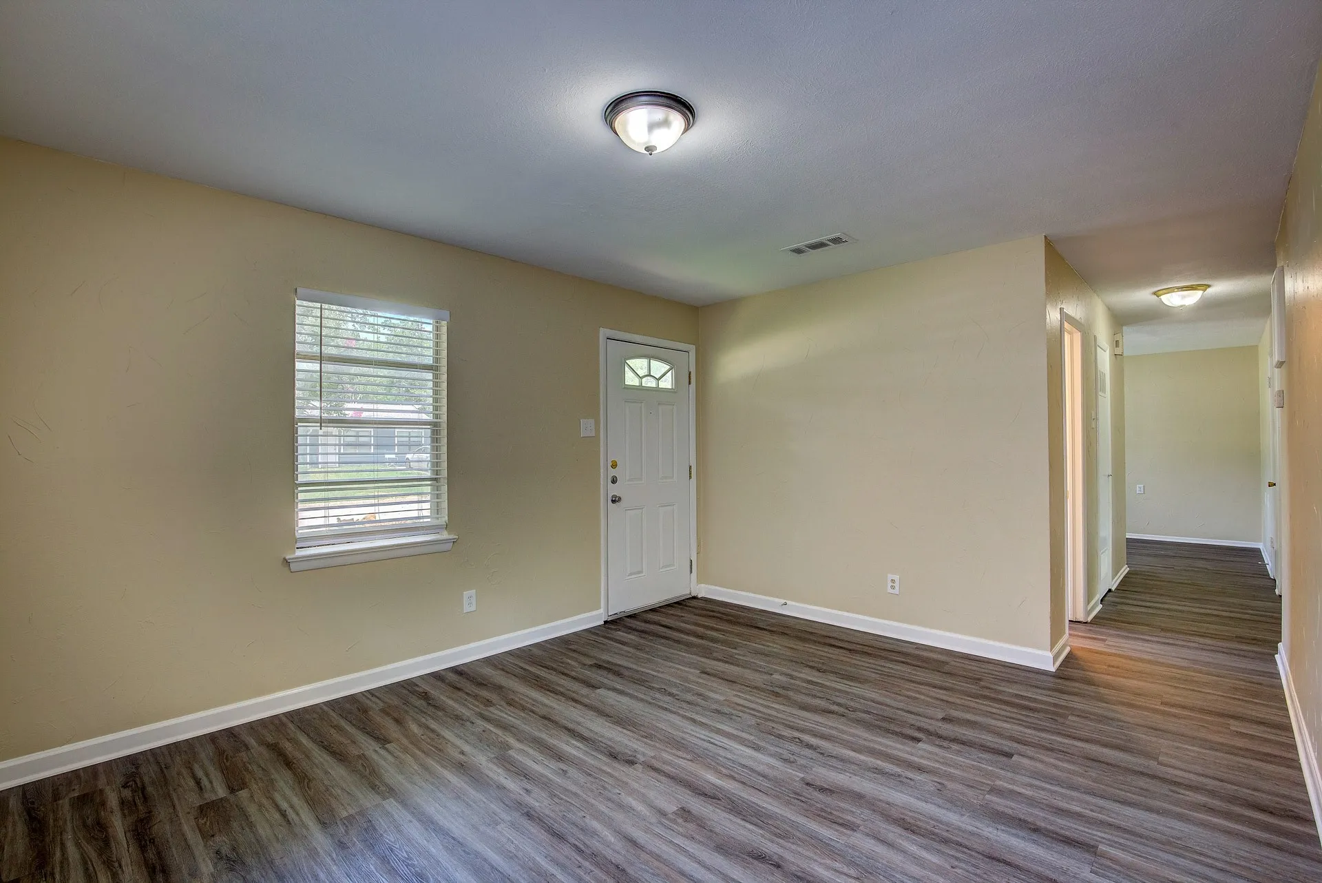 Single Family Residence For Rent in Tarrant County , 820 Collin Drive, Euless, Texas 76039, 3 Bedroom, 1 Bathroom, 1 Garage spaces, 910 Sqft, built in 1958, mls#21293630, Real Estate Agent in Euless, Homes For Rent in Tarrant county, Homes For Rent in Euless, Realtor in Euless Texas, Real Estate Brokerage Independent Realty Texas, Luminita Cordes Realtor