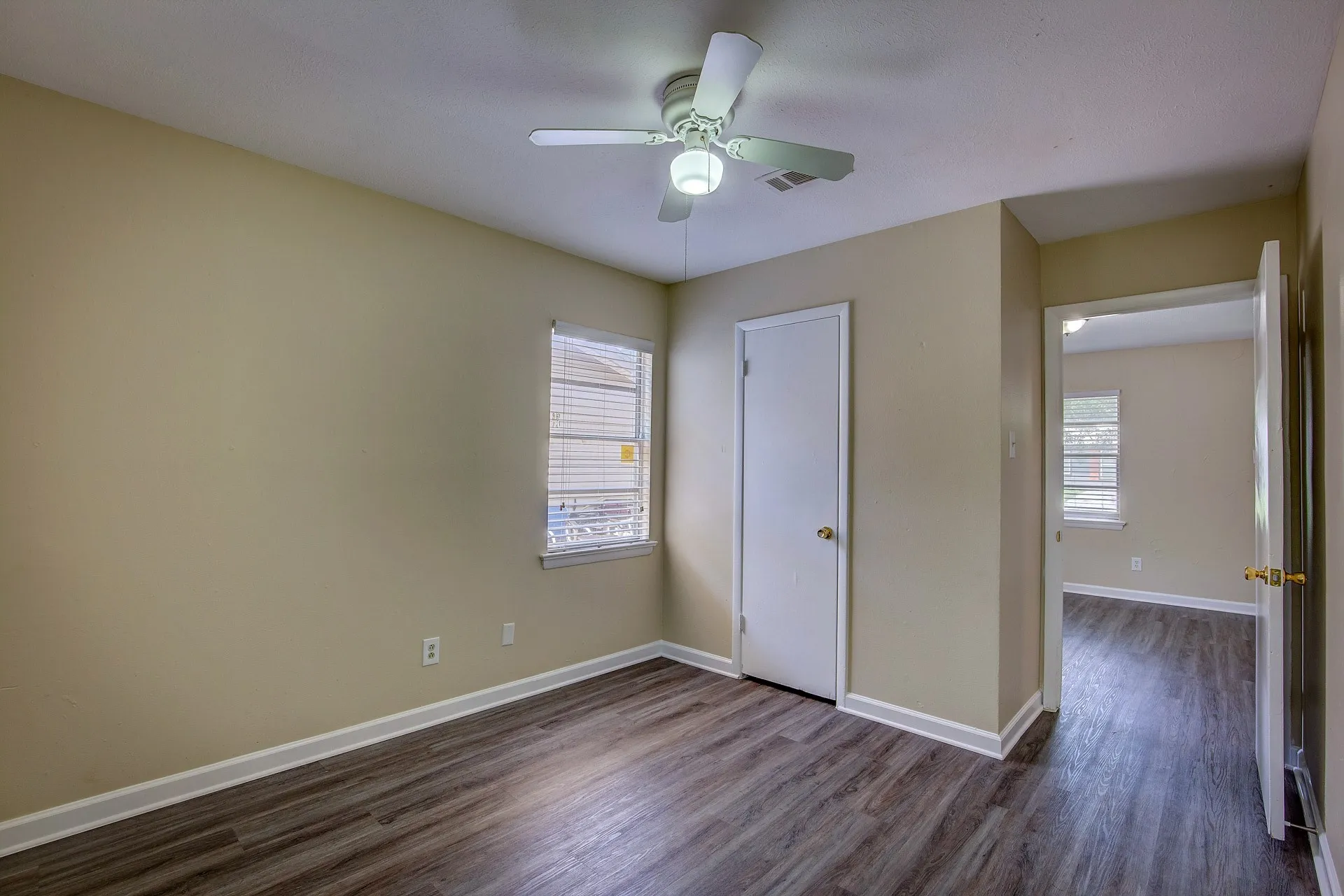 Single Family Residence For Rent in Tarrant County , 820 Collin Drive, Euless, Texas 76039, 3 Bedroom, 1 Bathroom, 1 Garage spaces, 910 Sqft, built in 1958, mls#21293630, Real Estate Agent in Euless, Homes For Rent in Tarrant county, Homes For Rent in Euless, Realtor in Euless Texas, Real Estate Brokerage Independent Realty Texas, Luminita Cordes Realtor