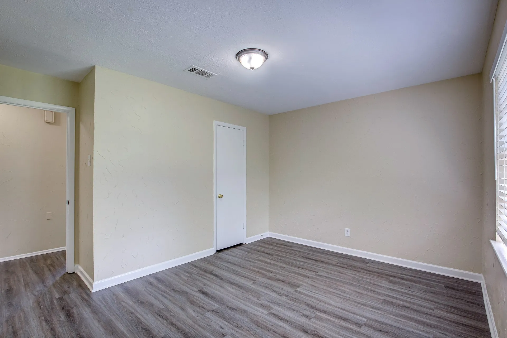 Single Family Residence For Rent in Tarrant County , 820 Collin Drive, Euless, Texas 76039, 3 Bedroom, 1 Bathroom, 1 Garage spaces, 910 Sqft, built in 1958, mls#21293630, Real Estate Agent in Euless, Homes For Rent in Tarrant county, Homes For Rent in Euless, Realtor in Euless Texas, Real Estate Brokerage Independent Realty Texas, Luminita Cordes Realtor