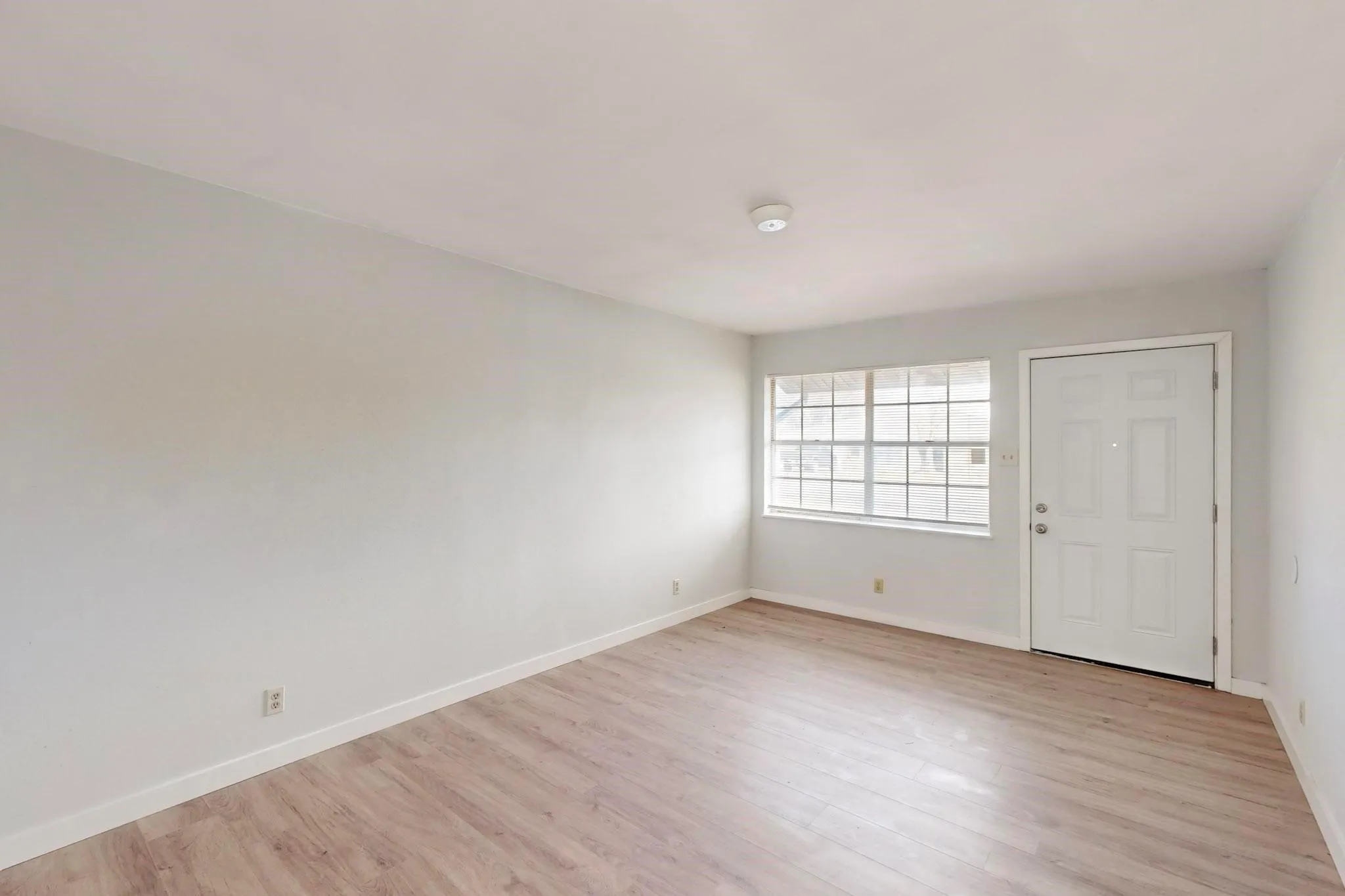 Single Family Residence For Rent in Navarro County , 1208 S Benton Street, Corsicana, Texas 75110, 4 Bedroom, 2 Bathroom, 1 Garage spaces, 1,143 Sqft, built in 1970, mls#21358333, Real Estate Agent in Corsicana, Homes For Rent in Navarro county, Homes For Rent in Corsicana, Realtor in Corsicana Texas, Real Estate Brokerage Independent Realty Texas, Luminita Cordes Realtor