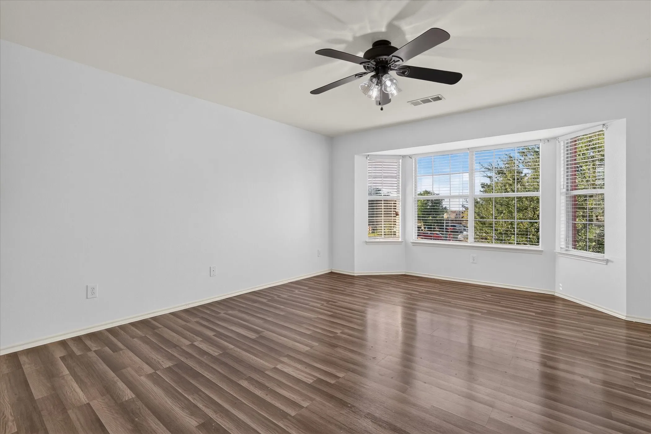 Single Family Residence For Rent in Kaufman County , 2112 Aster Trail, Forney, Texas 75126, 4 Bedroom, 4 Bathroom, 2 Garage spaces, 3,100 Sqft, built in 2004, mls#21358986, Real Estate Agent in Forney, Homes For Rent in Kaufman county, Homes For Rent in Forney, Realtor in Forney Texas, Real Estate Brokerage Independent Realty Texas, Luminita Cordes Realtor