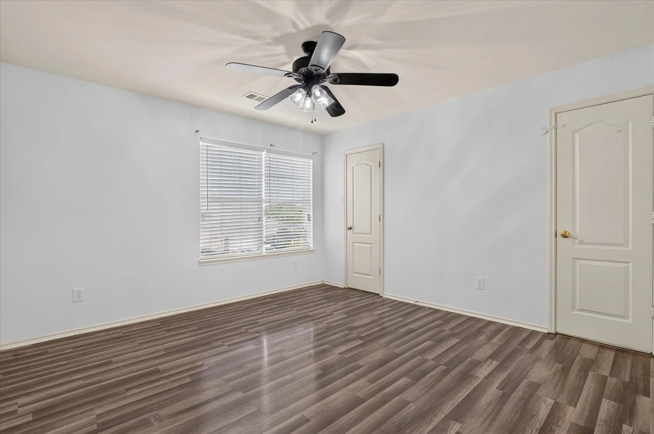 Single Family Residence For Rent in Kaufman County , 2112 Aster Trail, Forney, Texas 75126, 4 Bedroom, 4 Bathroom, 2 Garage spaces, 3,100 Sqft, built in 2004, mls#21358986, Real Estate Agent in Forney, Homes For Rent in Kaufman county, Homes For Rent in Forney, Realtor in Forney Texas, Real Estate Brokerage Independent Realty Texas, Luminita Cordes Realtor