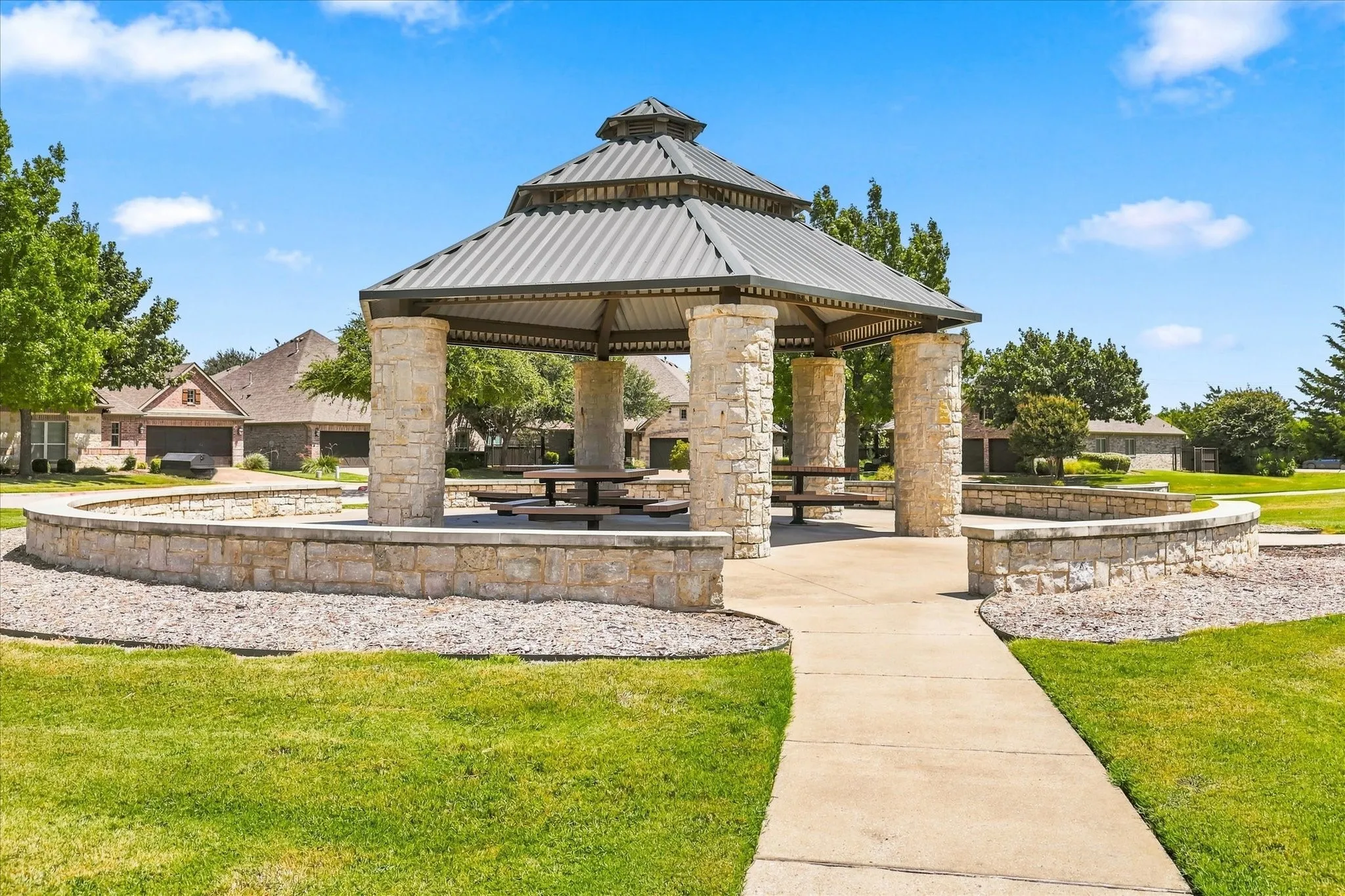 Townhouse For Sale in Collin County , 5702 Murray Farm Drive, Fairview, Texas 75069, 2 Bedroom, 2 Bathroom, 2 Garage spaces, 1,457 Sqft, built in 2011, mls#21354832, Real Estate Agent in Fairview, Homes For Sale in Collin county, Homes For Sale in Fairview, Realtor in Fairview Texas, Real Estate Brokerage Independent Realty Texas, Luminita Cordes Realtor