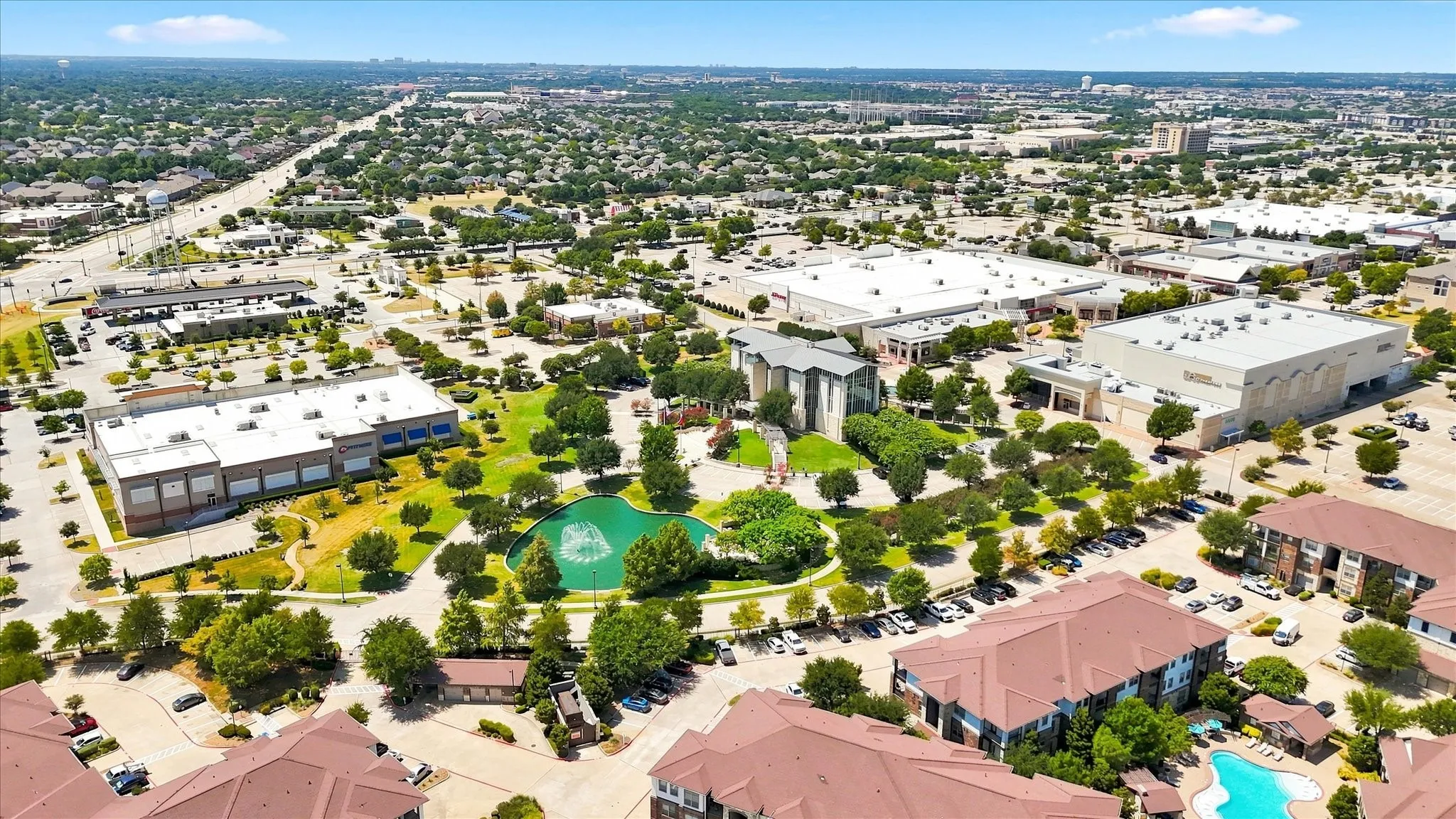 Perfectly situated near US-75 at the crossroads of McKinney, Fairview, and Allen, this location makes it easy to get where you need to go. Whether you’re heading to shopping, dining, entertainment, or nearby destinations, convenience is just minutes away.