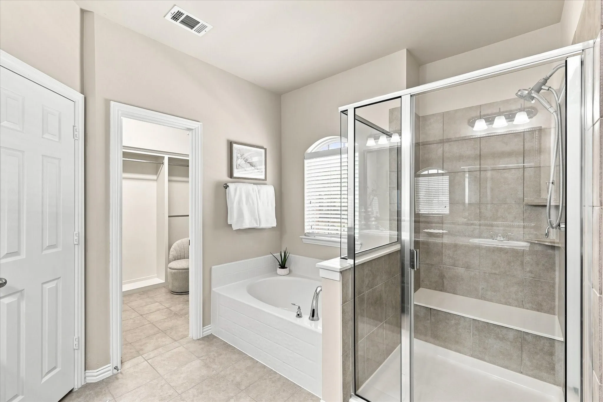 Townhouse For Sale in Collin County , 5702 Murray Farm Drive, Fairview, Texas 75069, 2 Bedroom, 2 Bathroom, 2 Garage spaces, 1,457 Sqft, built in 2011, mls#21354832, Real Estate Agent in Fairview, Homes For Sale in Collin county, Homes For Sale in Fairview, Realtor in Fairview Texas, Real Estate Brokerage Independent Realty Texas, Luminita Cordes Realtor