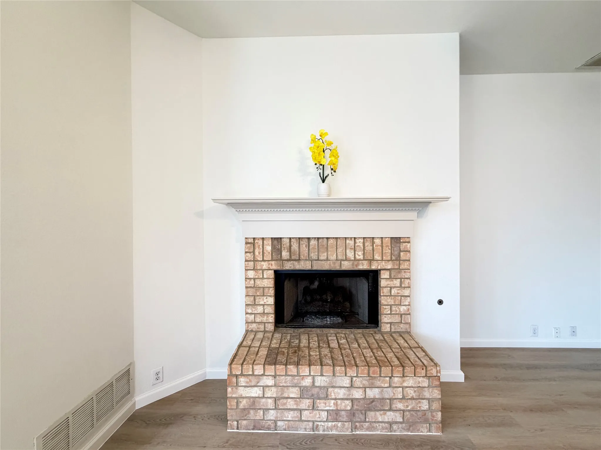 Single Family Residence For Rent in Tarrant County , 2811 Barco, Grand Prairie, Texas 75054, 3 Bedroom, 2 Bathroom, 2 Garage spaces, 2,089 Sqft, built in 2006, mls#21358901, Real Estate Agent in Grand Prairie, Homes For Rent in Tarrant county, Homes For Rent in Grand Prairie, Realtor in Grand Prairie Texas, Real Estate Brokerage Independent Realty Texas, Luminita Cordes Realtor
