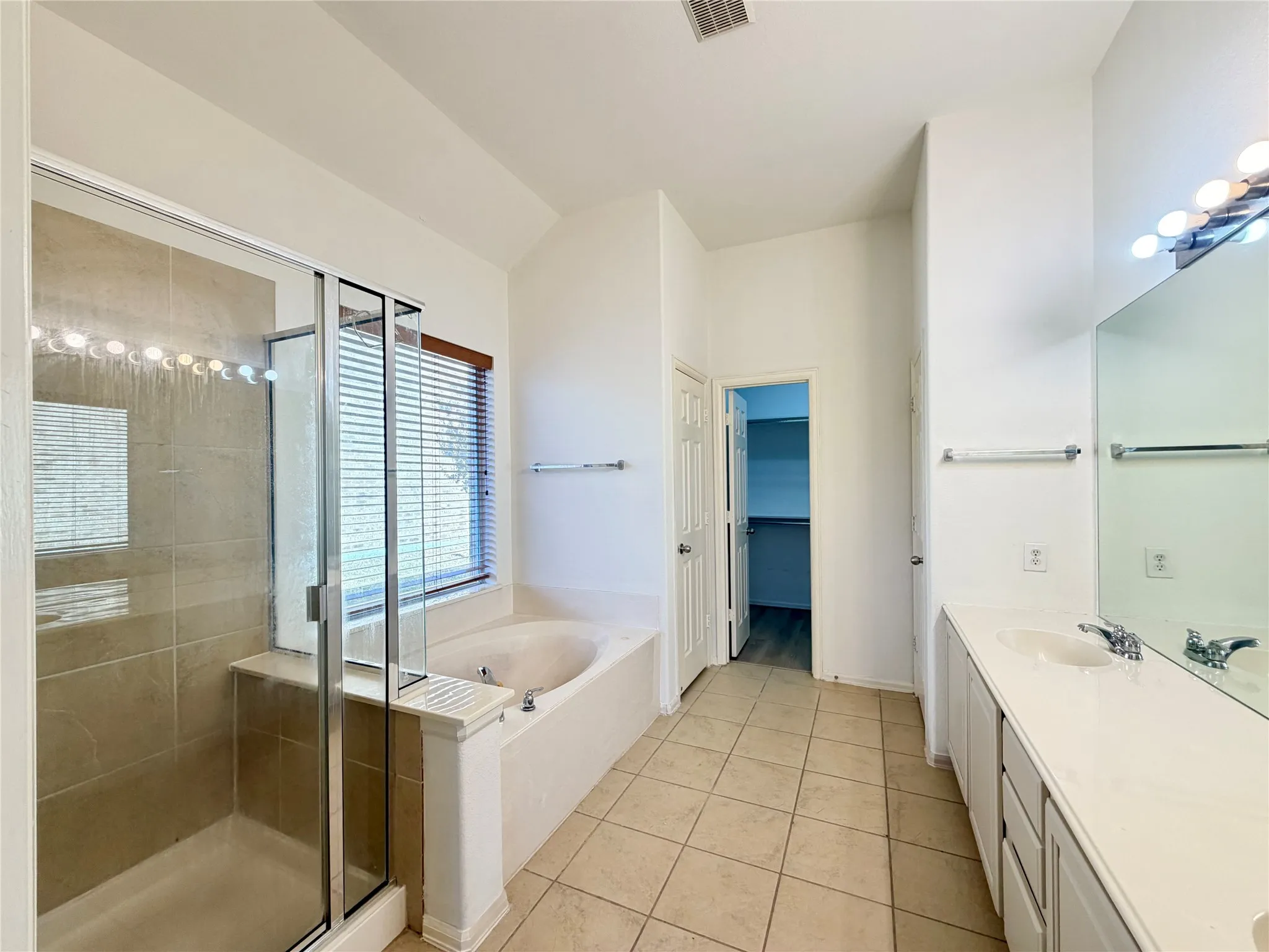 Single Family Residence For Rent in Tarrant County , 2811 Barco, Grand Prairie, Texas 75054, 3 Bedroom, 2 Bathroom, 2 Garage spaces, 2,089 Sqft, built in 2006, mls#21358901, Real Estate Agent in Grand Prairie, Homes For Rent in Tarrant county, Homes For Rent in Grand Prairie, Realtor in Grand Prairie Texas, Real Estate Brokerage Independent Realty Texas, Luminita Cordes Realtor