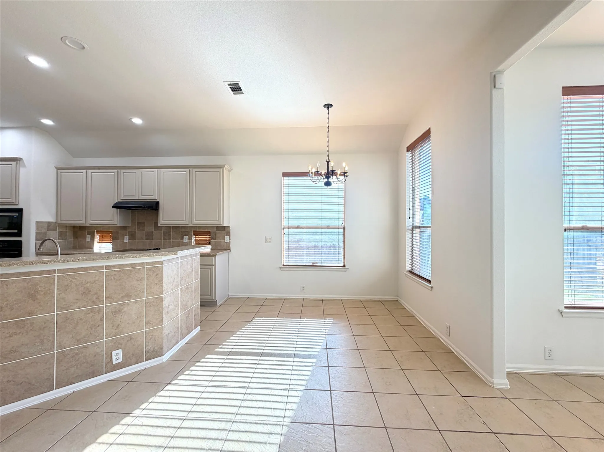 Single Family Residence For Rent in Tarrant County , 2811 Barco, Grand Prairie, Texas 75054, 3 Bedroom, 2 Bathroom, 2 Garage spaces, 2,089 Sqft, built in 2006, mls#21358901, Real Estate Agent in Grand Prairie, Homes For Rent in Tarrant county, Homes For Rent in Grand Prairie, Realtor in Grand Prairie Texas, Real Estate Brokerage Independent Realty Texas, Luminita Cordes Realtor