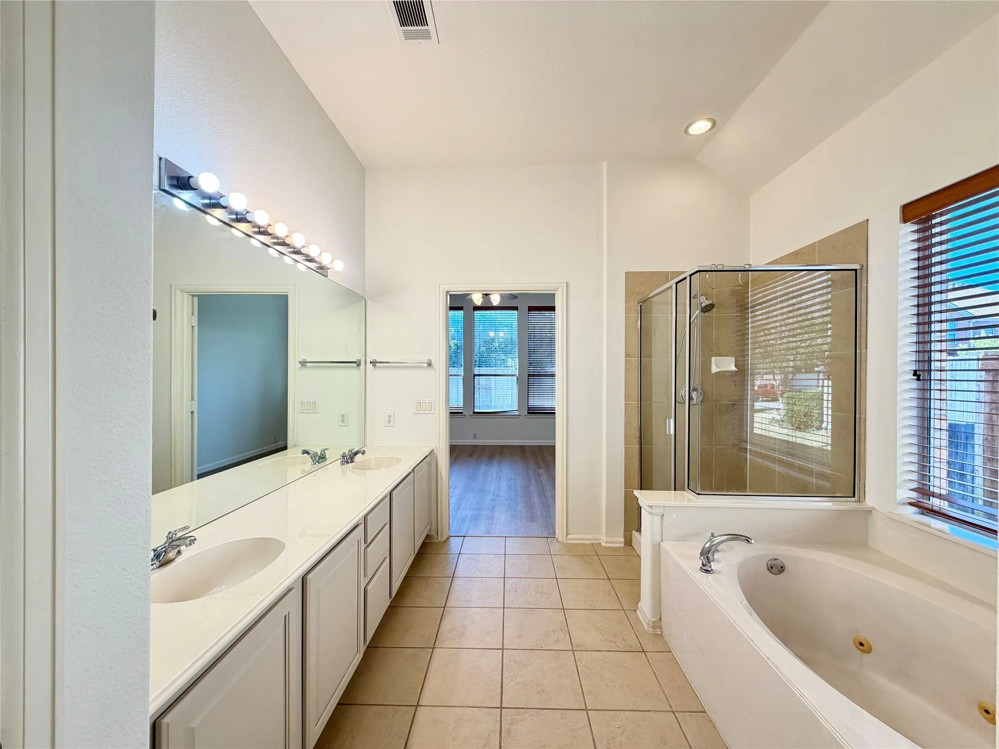Single Family Residence For Rent in Tarrant County , 2811 Barco, Grand Prairie, Texas 75054, 3 Bedroom, 2 Bathroom, 2 Garage spaces, 2,089 Sqft, built in 2006, mls#21358901, Real Estate Agent in Grand Prairie, Homes For Rent in Tarrant county, Homes For Rent in Grand Prairie, Realtor in Grand Prairie Texas, Real Estate Brokerage Independent Realty Texas, Luminita Cordes Realtor