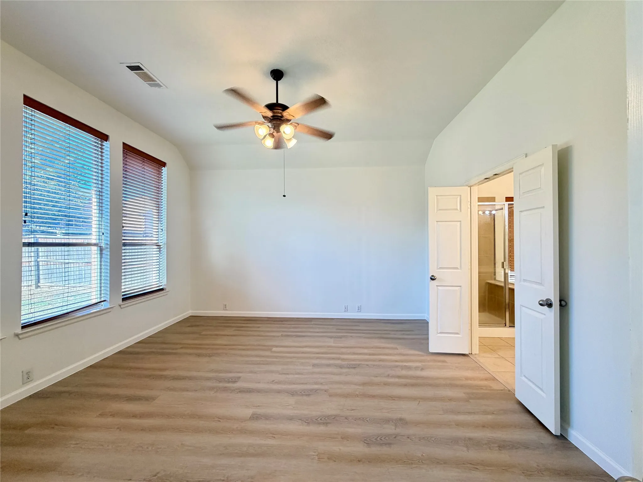 Single Family Residence For Rent in Tarrant County , 2811 Barco, Grand Prairie, Texas 75054, 3 Bedroom, 2 Bathroom, 2 Garage spaces, 2,089 Sqft, built in 2006, mls#21358901, Real Estate Agent in Grand Prairie, Homes For Rent in Tarrant county, Homes For Rent in Grand Prairie, Realtor in Grand Prairie Texas, Real Estate Brokerage Independent Realty Texas, Luminita Cordes Realtor