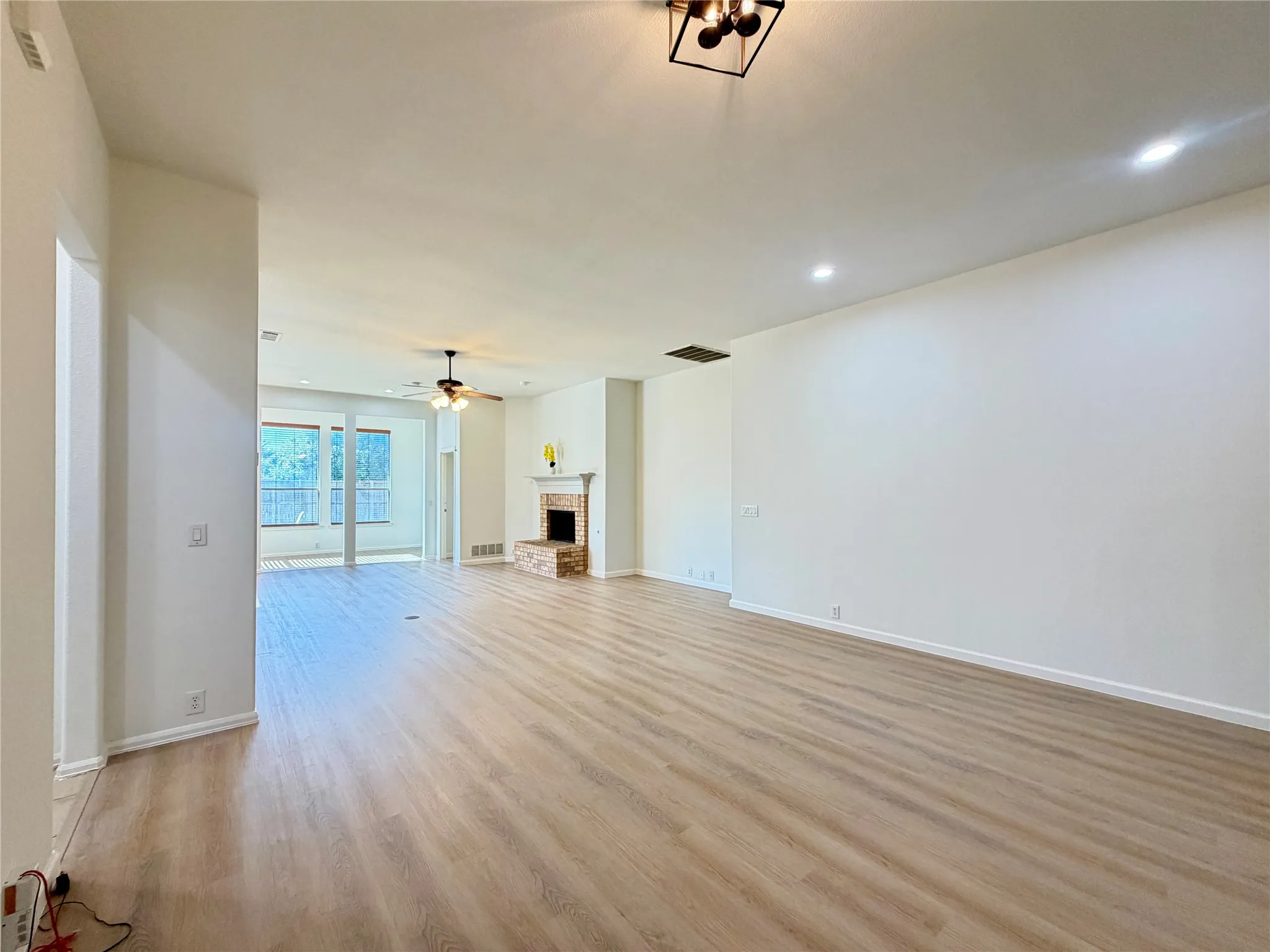 Single Family Residence For Rent in Tarrant County , 2811 Barco, Grand Prairie, Texas 75054, 3 Bedroom, 2 Bathroom, 2 Garage spaces, 2,089 Sqft, built in 2006, mls#21358901, Real Estate Agent in Grand Prairie, Homes For Rent in Tarrant county, Homes For Rent in Grand Prairie, Realtor in Grand Prairie Texas, Real Estate Brokerage Independent Realty Texas, Luminita Cordes Realtor