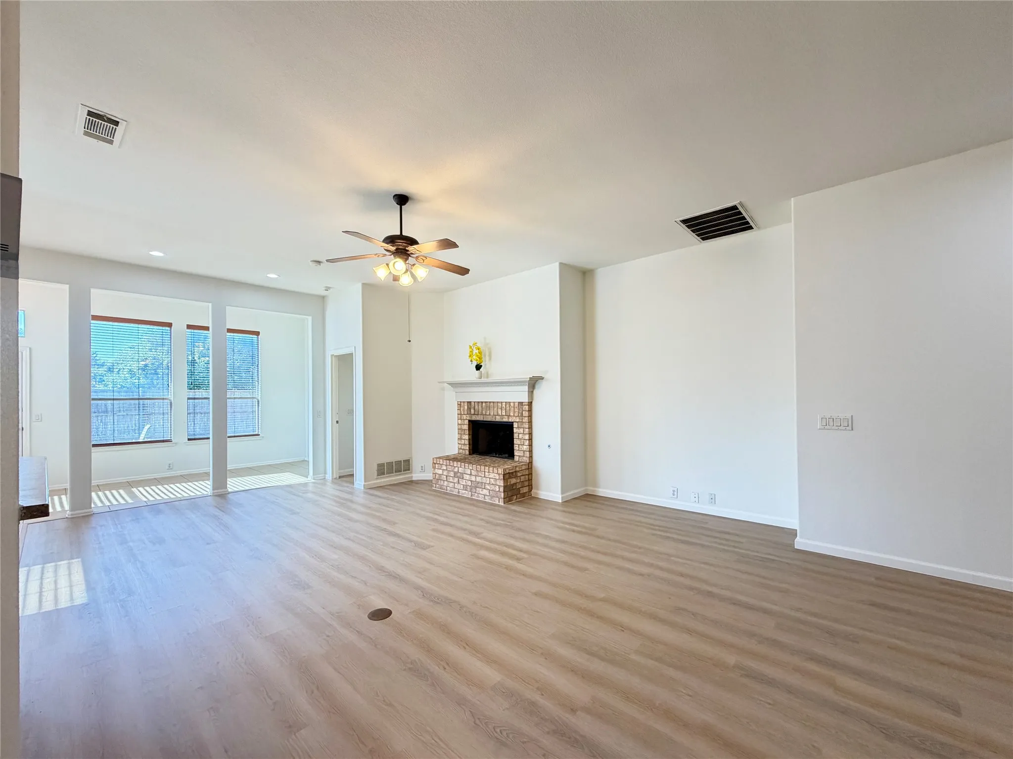 Single Family Residence For Rent in Tarrant County , 2811 Barco, Grand Prairie, Texas 75054, 3 Bedroom, 2 Bathroom, 2 Garage spaces, 2,089 Sqft, built in 2006, mls#21358901, Real Estate Agent in Grand Prairie, Homes For Rent in Tarrant county, Homes For Rent in Grand Prairie, Realtor in Grand Prairie Texas, Real Estate Brokerage Independent Realty Texas, Luminita Cordes Realtor