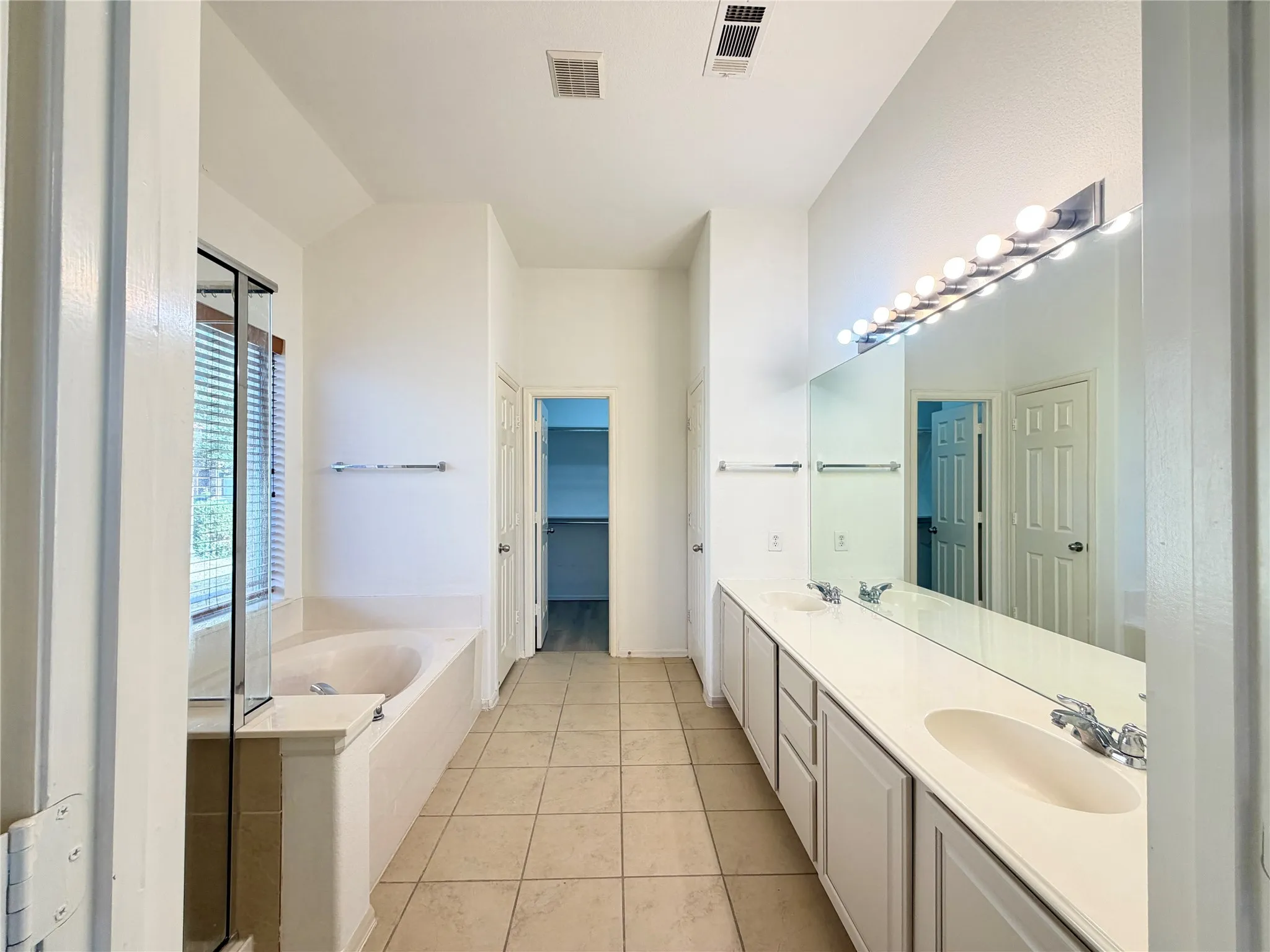 Single Family Residence For Rent in Tarrant County , 2811 Barco, Grand Prairie, Texas 75054, 3 Bedroom, 2 Bathroom, 2 Garage spaces, 2,089 Sqft, built in 2006, mls#21358901, Real Estate Agent in Grand Prairie, Homes For Rent in Tarrant county, Homes For Rent in Grand Prairie, Realtor in Grand Prairie Texas, Real Estate Brokerage Independent Realty Texas, Luminita Cordes Realtor
