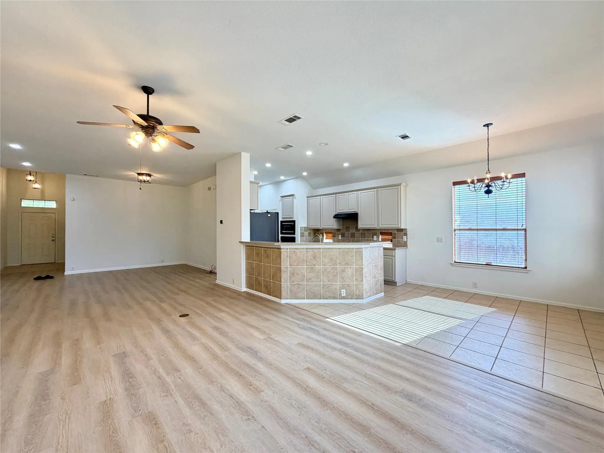 Single Family Residence For Rent in Tarrant County , 2811 Barco, Grand Prairie, Texas 75054, 3 Bedroom, 2 Bathroom, 2 Garage spaces, 2,089 Sqft, built in 2006, mls#21358901, Real Estate Agent in Grand Prairie, Homes For Rent in Tarrant county, Homes For Rent in Grand Prairie, Realtor in Grand Prairie Texas, Real Estate Brokerage Independent Realty Texas, Luminita Cordes Realtor