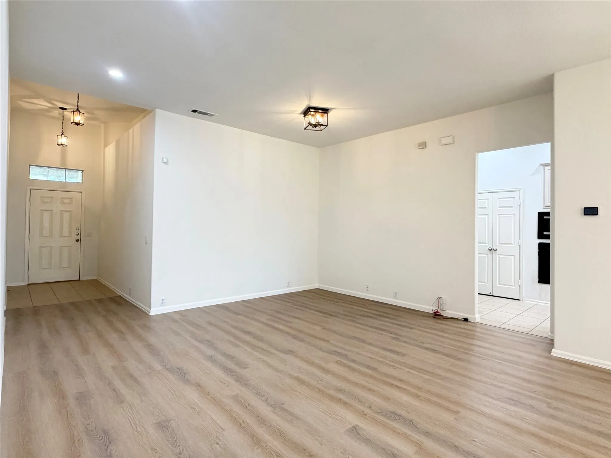 Single Family Residence For Rent in Tarrant County , 2811 Barco, Grand Prairie, Texas 75054, 3 Bedroom, 2 Bathroom, 2 Garage spaces, 2,089 Sqft, built in 2006, mls#21358901, Real Estate Agent in Grand Prairie, Homes For Rent in Tarrant county, Homes For Rent in Grand Prairie, Realtor in Grand Prairie Texas, Real Estate Brokerage Independent Realty Texas, Luminita Cordes Realtor