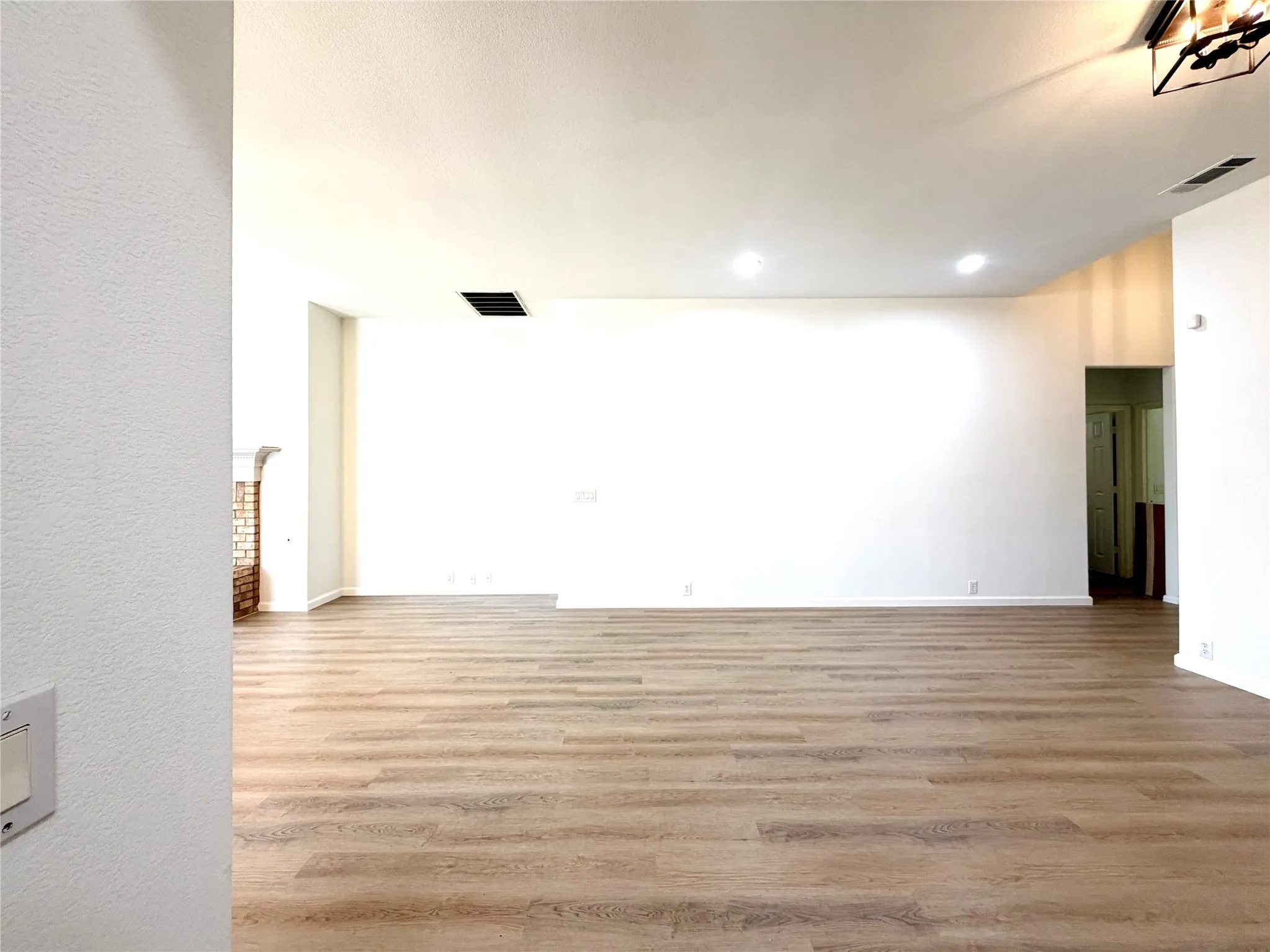 Single Family Residence For Rent in Tarrant County , 2811 Barco, Grand Prairie, Texas 75054, 3 Bedroom, 2 Bathroom, 2 Garage spaces, 2,089 Sqft, built in 2006, mls#21358901, Real Estate Agent in Grand Prairie, Homes For Rent in Tarrant county, Homes For Rent in Grand Prairie, Realtor in Grand Prairie Texas, Real Estate Brokerage Independent Realty Texas, Luminita Cordes Realtor