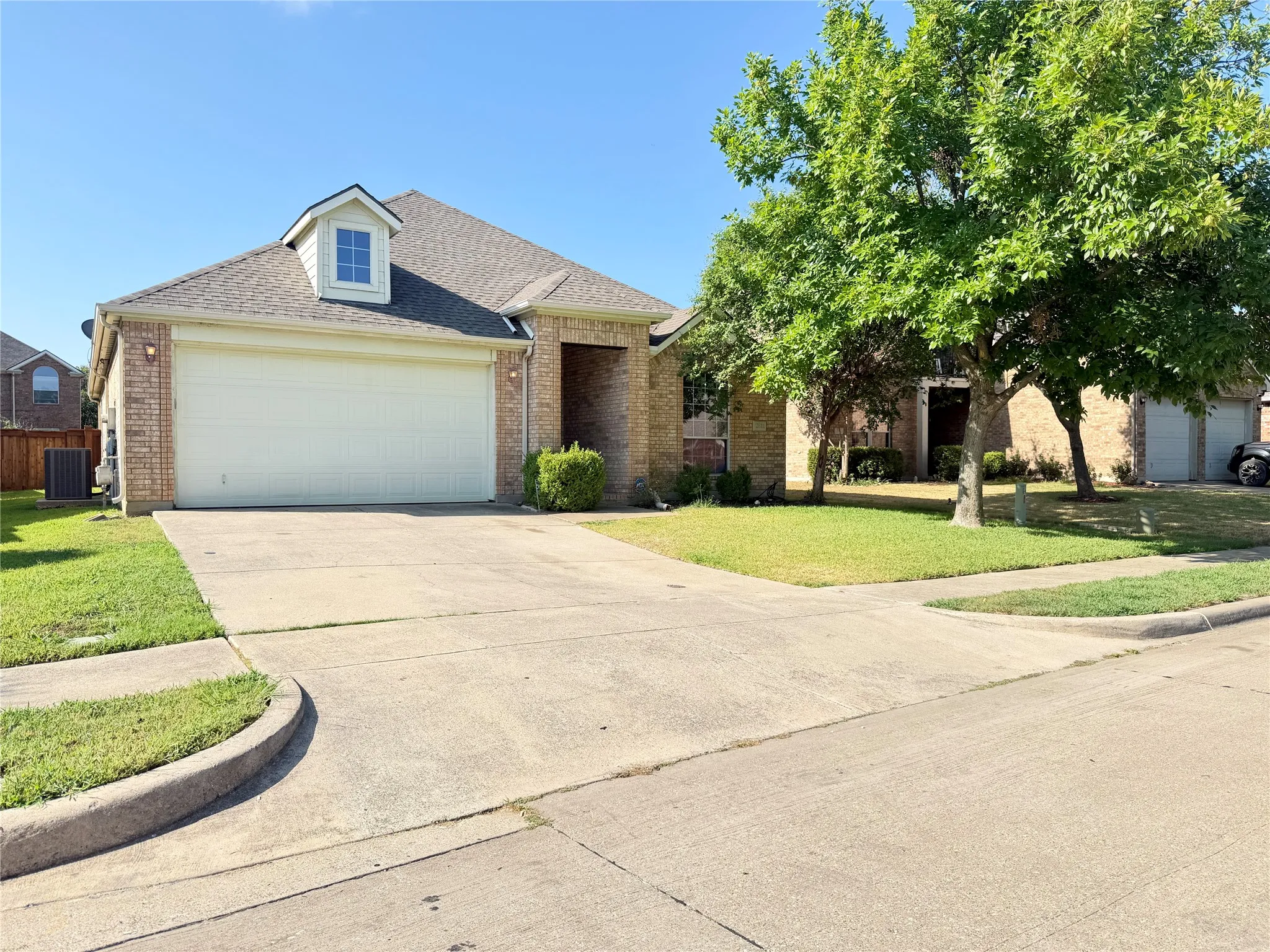 Single Family Residence For Rent in Tarrant County , 2811 Barco, Grand Prairie, Texas 75054, 3 Bedroom, 2 Bathroom, 2 Garage spaces, 2,089 Sqft, built in 2006, mls#21358901, Real Estate Agent in Grand Prairie, Homes For Rent in Tarrant county, Homes For Rent in Grand Prairie, Realtor in Grand Prairie Texas, Real Estate Brokerage Independent Realty Texas, Luminita Cordes Realtor