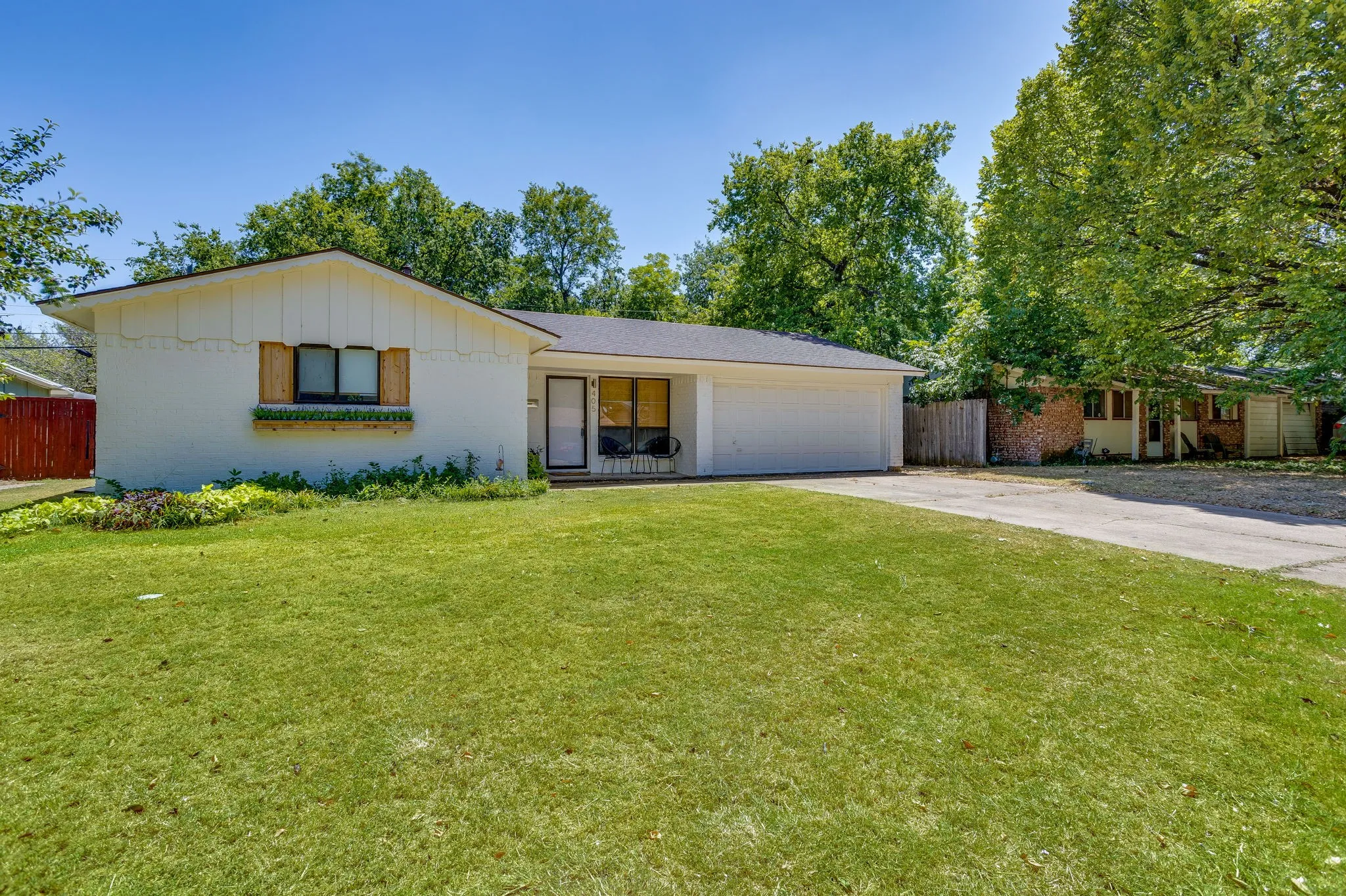 Single Family Residence For Sale in Johnson County , 405 Lena Lane, Burleson, Texas 76028, 3 Bedroom, 2 Bathroom, 2 Garage spaces, 1,340 Sqft, built in 1962, mls#21358441, Real Estate Agent in Burleson, Homes For Sale in Johnson county, Homes For Sale in Burleson, Realtor in Burleson Texas, Real Estate Brokerage Independent Realty Texas, Luminita Cordes Realtor