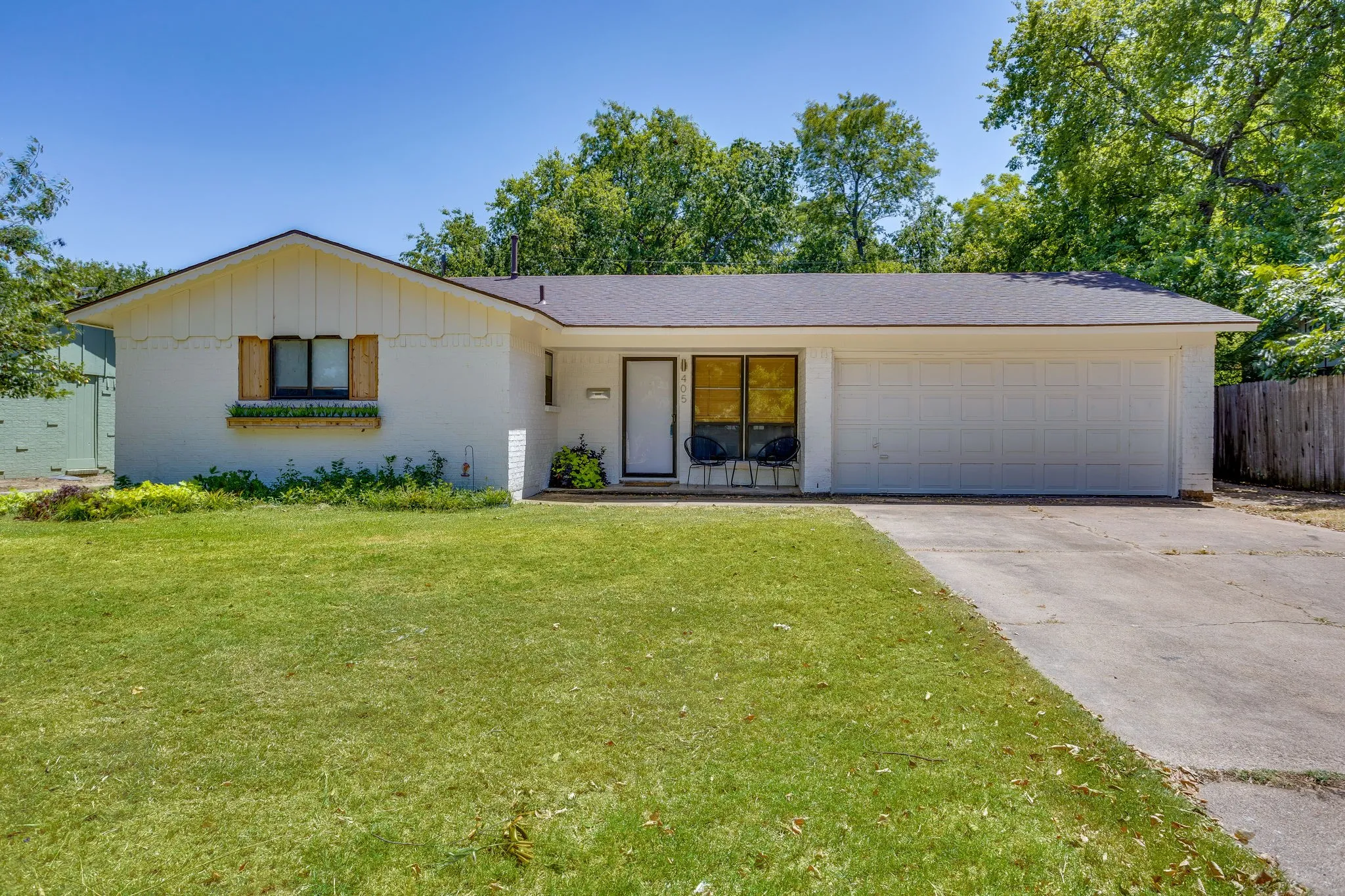 Single Family Residence For Sale in Johnson County , 405 Lena Lane, Burleson, Texas 76028, 3 Bedroom, 2 Bathroom, 2 Garage spaces, 1,340 Sqft, built in 1962, mls#21358441, Real Estate Agent in Burleson, Homes For Sale in Johnson county, Homes For Sale in Burleson, Realtor in Burleson Texas, Real Estate Brokerage Independent Realty Texas, Luminita Cordes Realtor