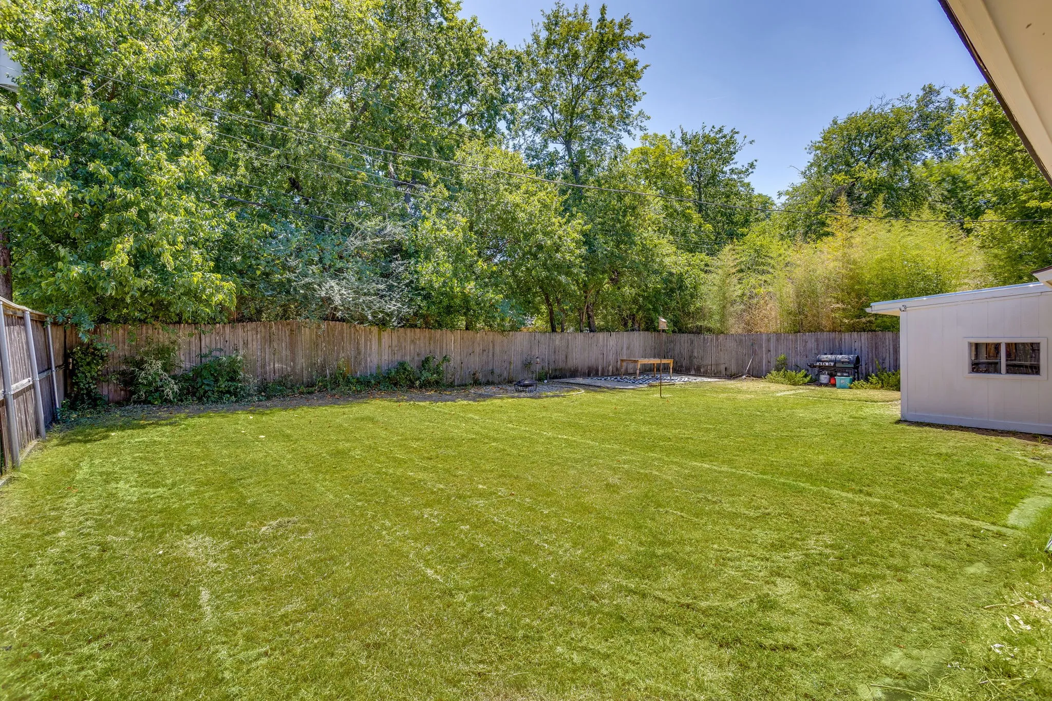 Single Family Residence For Sale in Johnson County , 405 Lena Lane, Burleson, Texas 76028, 3 Bedroom, 2 Bathroom, 2 Garage spaces, 1,340 Sqft, built in 1962, mls#21358441, Real Estate Agent in Burleson, Homes For Sale in Johnson county, Homes For Sale in Burleson, Realtor in Burleson Texas, Real Estate Brokerage Independent Realty Texas, Luminita Cordes Realtor