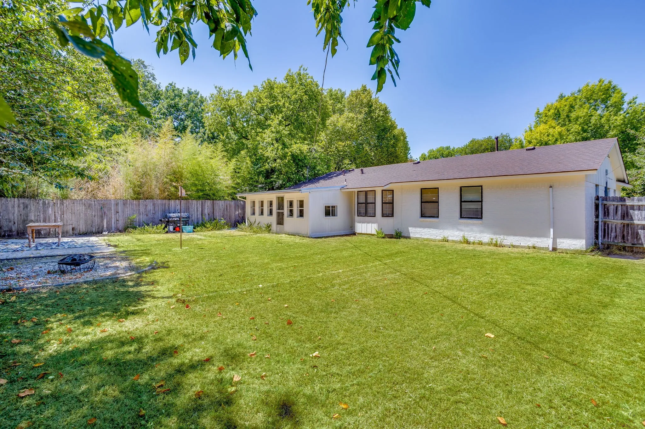 Single Family Residence For Sale in Johnson County , 405 Lena Lane, Burleson, Texas 76028, 3 Bedroom, 2 Bathroom, 2 Garage spaces, 1,340 Sqft, built in 1962, mls#21358441, Real Estate Agent in Burleson, Homes For Sale in Johnson county, Homes For Sale in Burleson, Realtor in Burleson Texas, Real Estate Brokerage Independent Realty Texas, Luminita Cordes Realtor