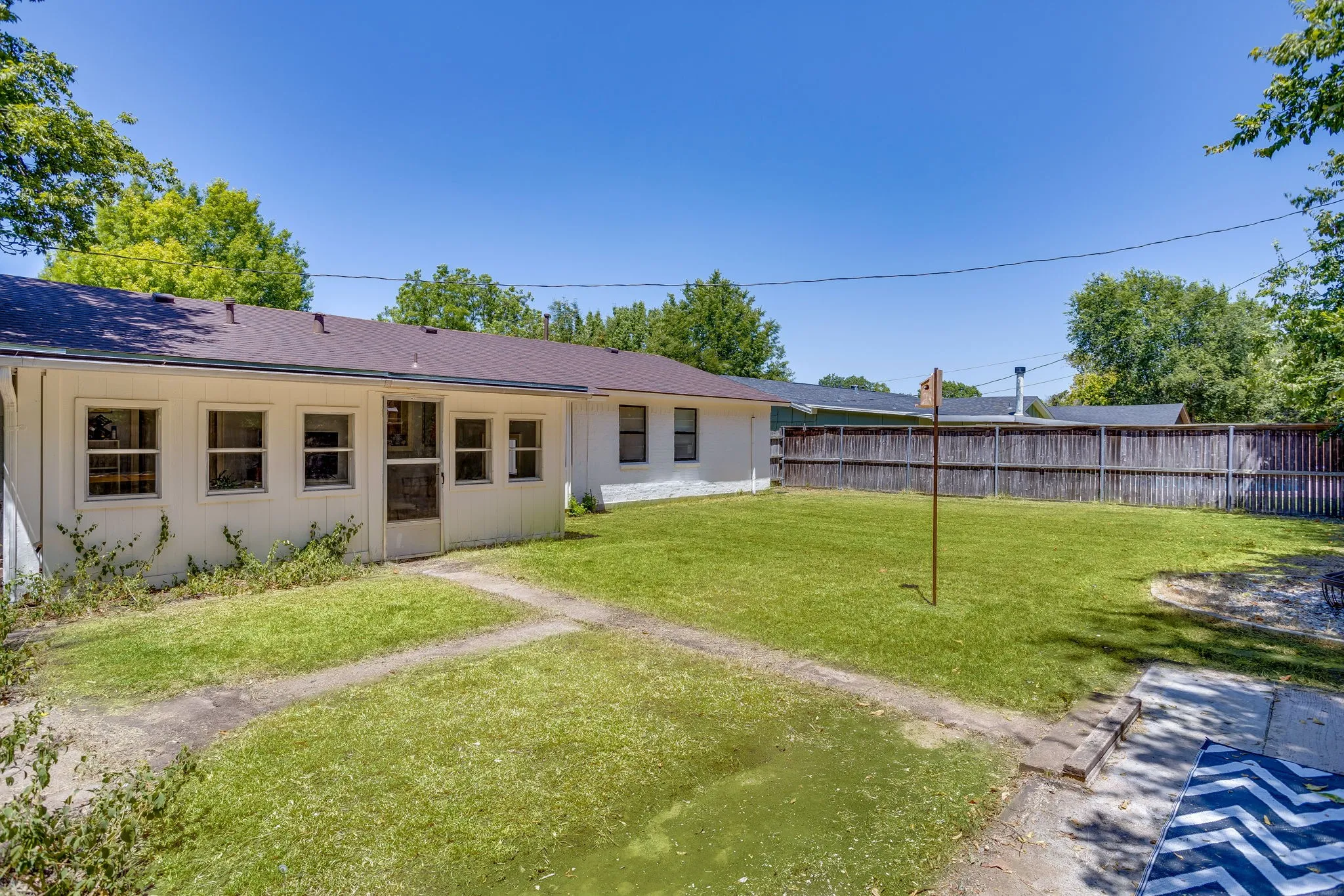 Single Family Residence For Sale in Johnson County , 405 Lena Lane, Burleson, Texas 76028, 3 Bedroom, 2 Bathroom, 2 Garage spaces, 1,340 Sqft, built in 1962, mls#21358441, Real Estate Agent in Burleson, Homes For Sale in Johnson county, Homes For Sale in Burleson, Realtor in Burleson Texas, Real Estate Brokerage Independent Realty Texas, Luminita Cordes Realtor